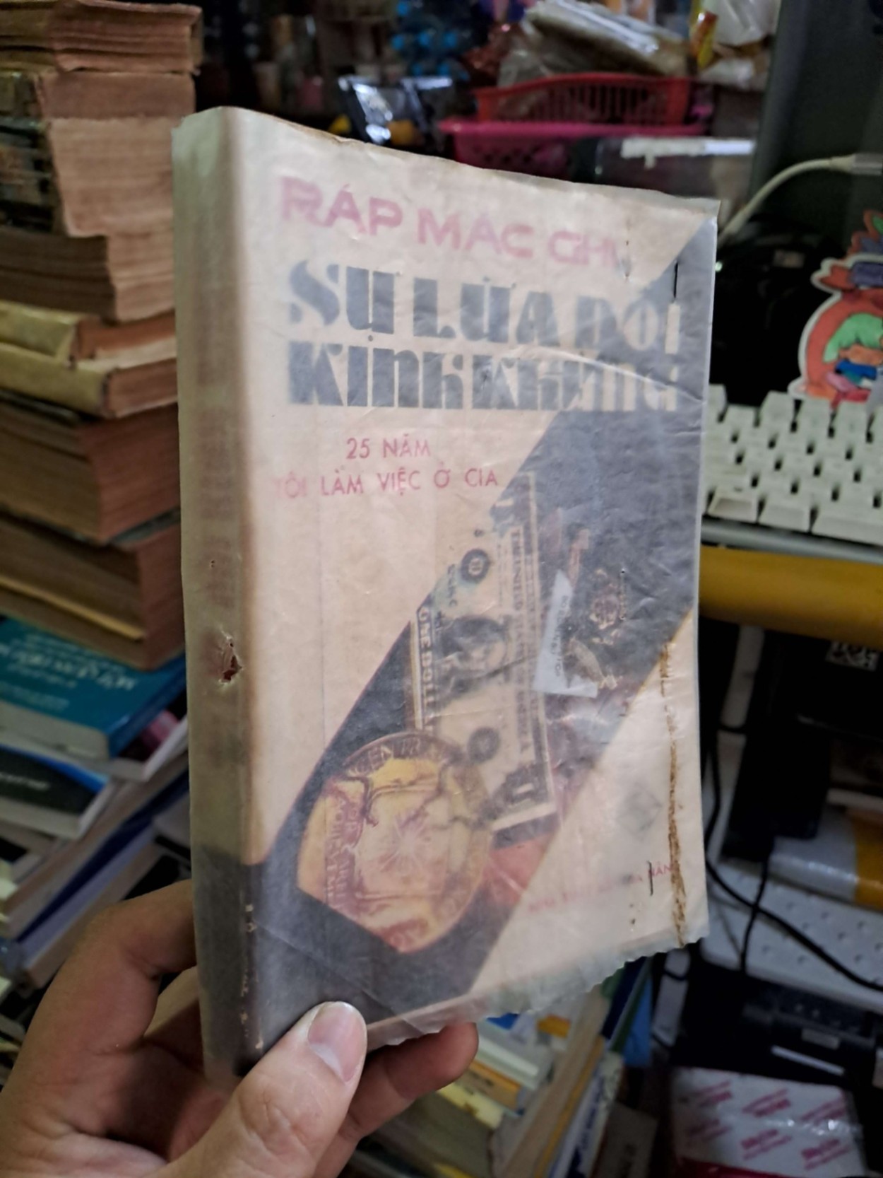 Sự lừa dối kinh khủng - Ráp Mác Ghi - 1987 mới 70% ố rách gáy - SÁCH XƯA - HCM0111 (NSX)