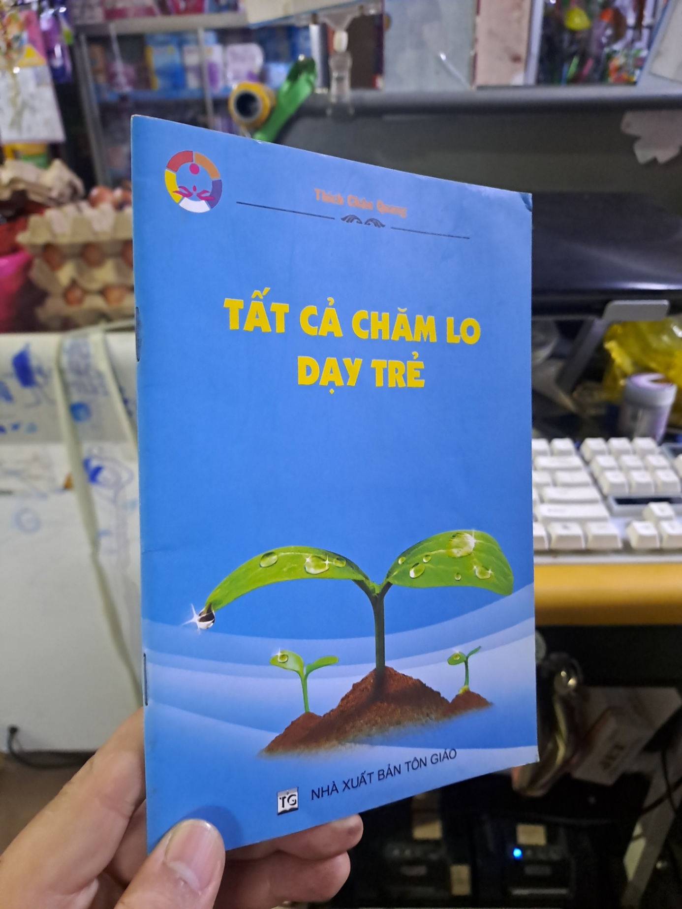 Tất cả chăm lo dạy trẻ Thích Chân Quang mới 90% 2011 TÂM LINH - TÔN GIÁO - THIỀN HCM1709 (NSX)