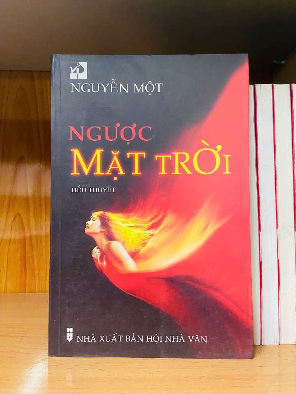 Ngược Mặt Trời - Nguyễn Một VĂN HỌC VAVO0810