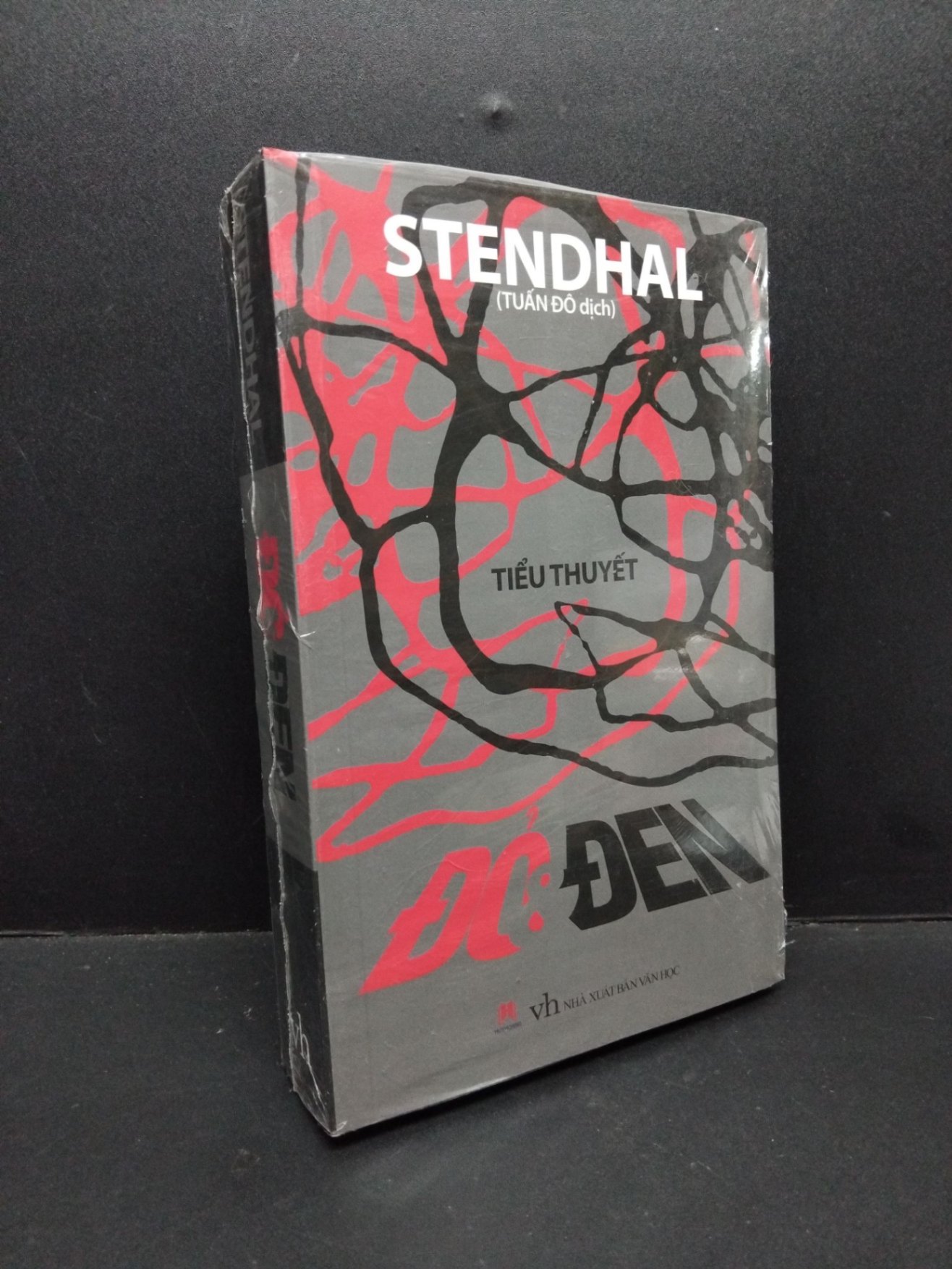 Đỏ đen (có seal) Stendhal mới 80% ố HCM.ASB0910