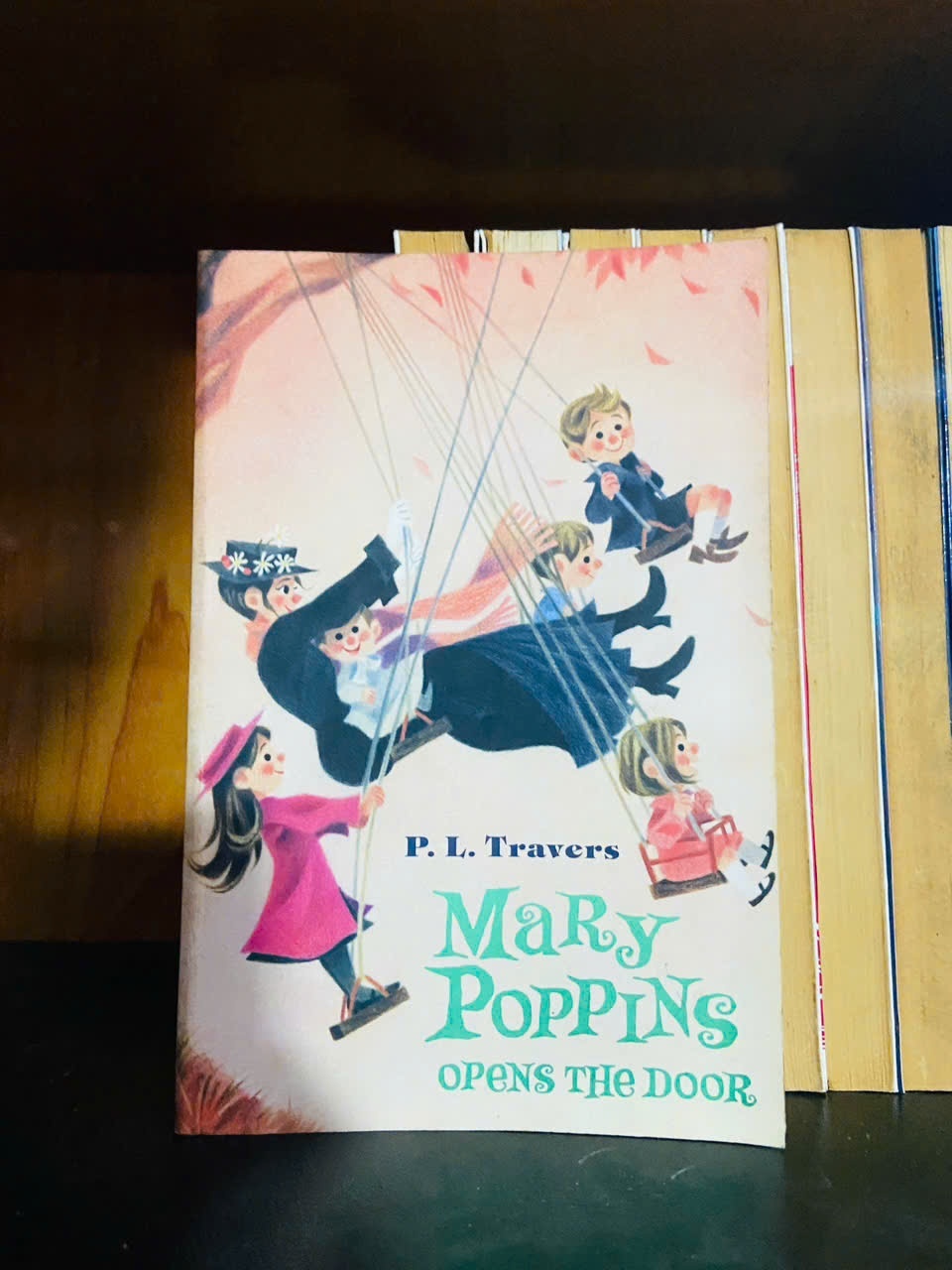 Mary Poppins opens the door - P.I.Travers - VĂN HỌC - VAVO1211