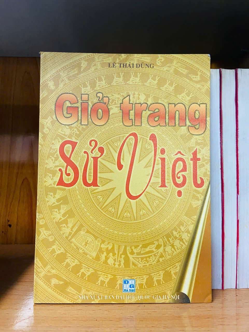 Giở trang Sử Việt - Lê Thái Dũng LỊCH SỬ - CHÍNH TRỊ - TRIẾT HỌC VAVO0810