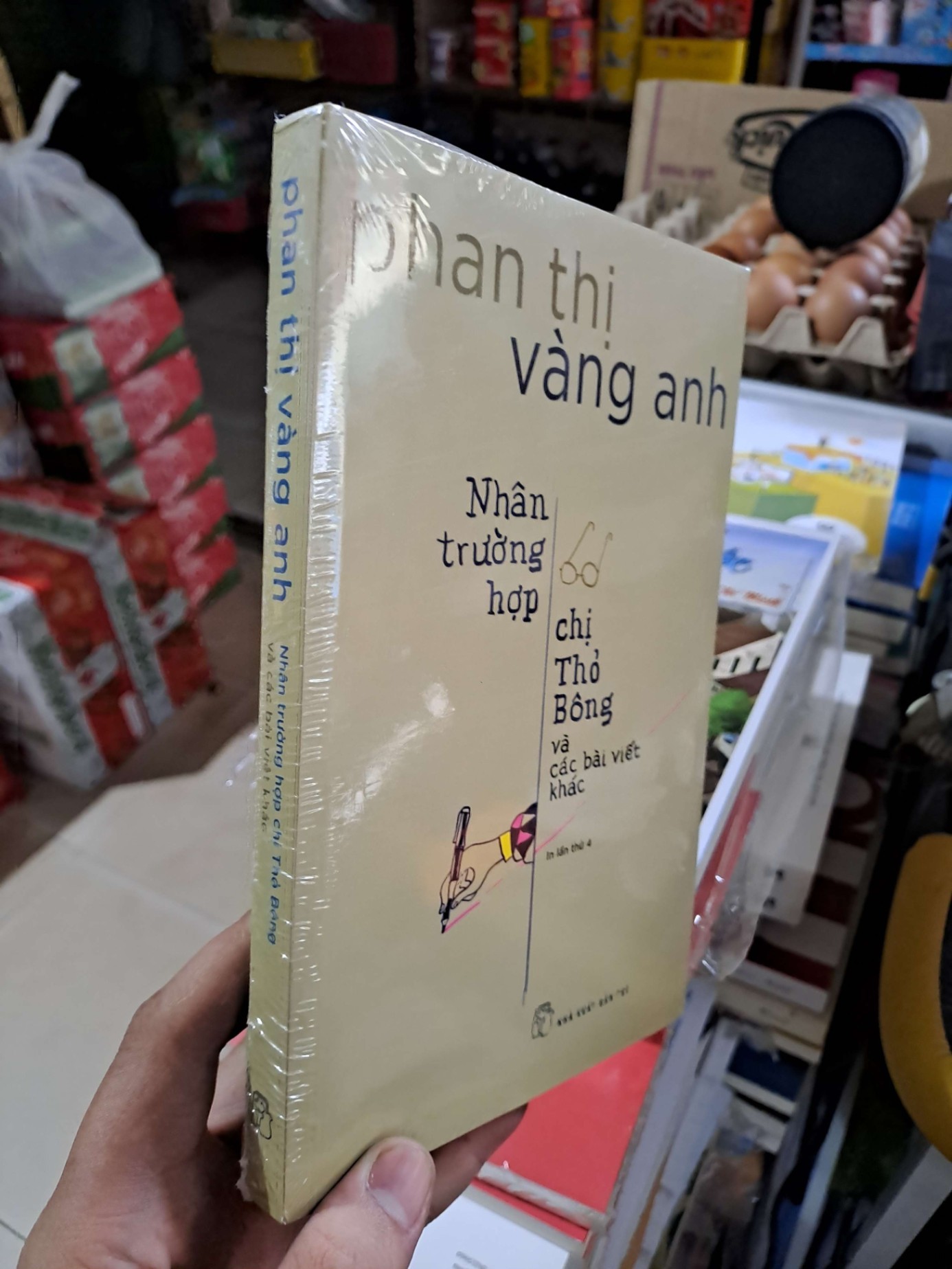 Nhân Trường Hợp Chị Thỏ Bông Và Các Bài Viết Khác - Phan Thị Vàng Anh - mới 100% - VĂN HỌC - HMT3012 (NSX)