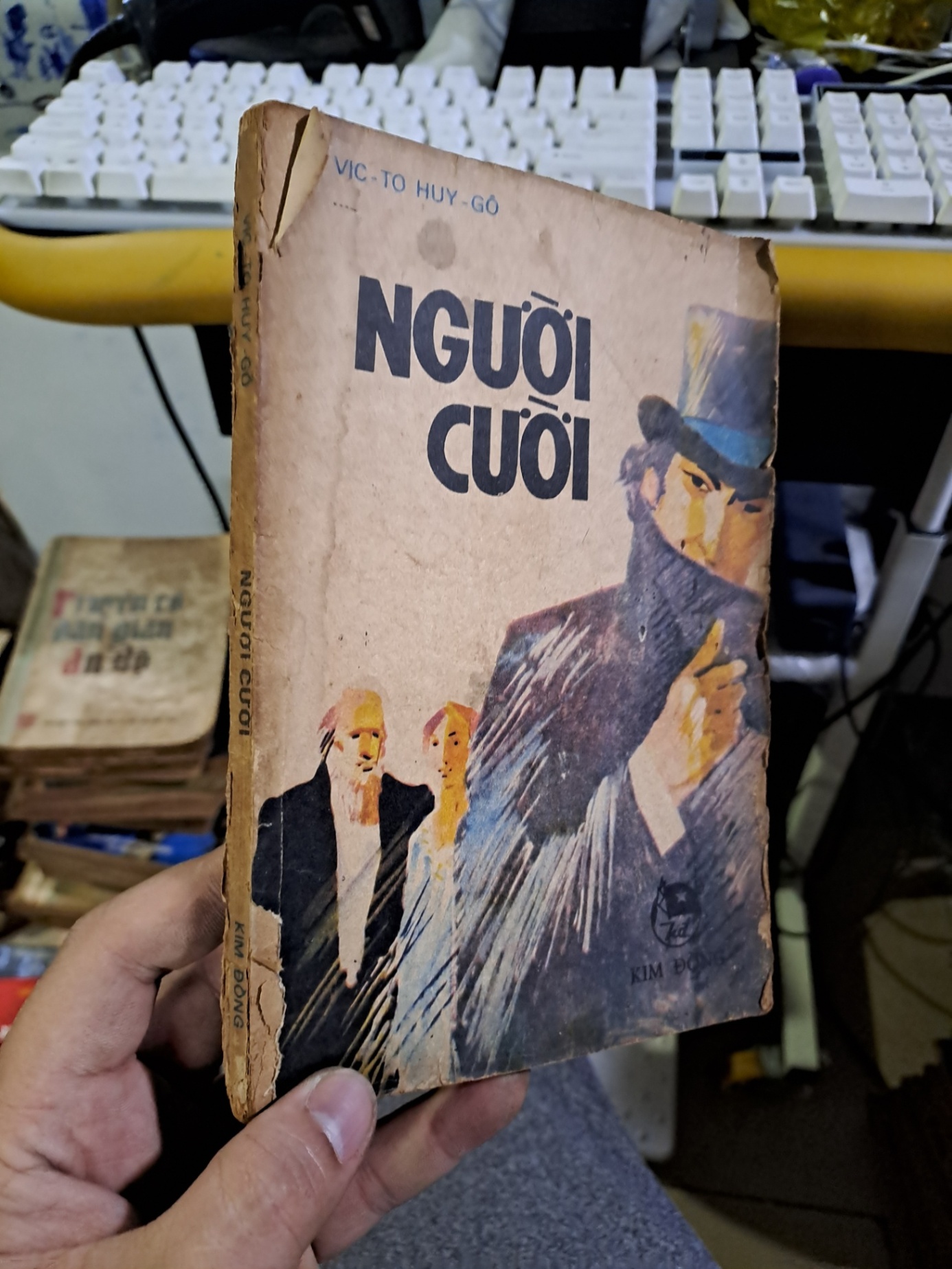 Người cười mới 70% ố rách gáy Vitor Hugo 1988 Văn học nước ngoài HCM1709