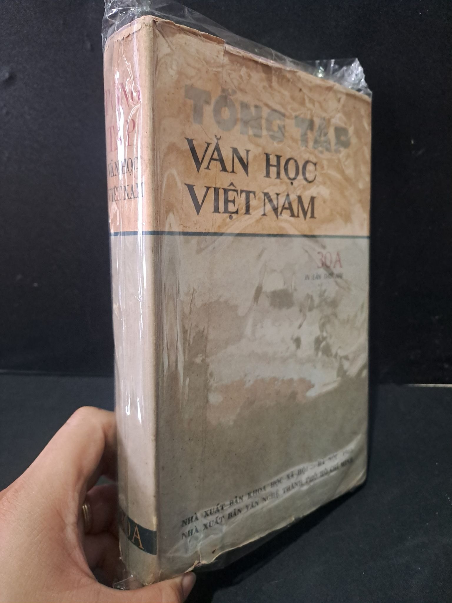 Tổng tập văn học Việt Nam mới 80% bẩn bìa, ố vàng, tróc gáy, tróc bìa nhẹ HCM1604 VĂN HỌC (NSX)