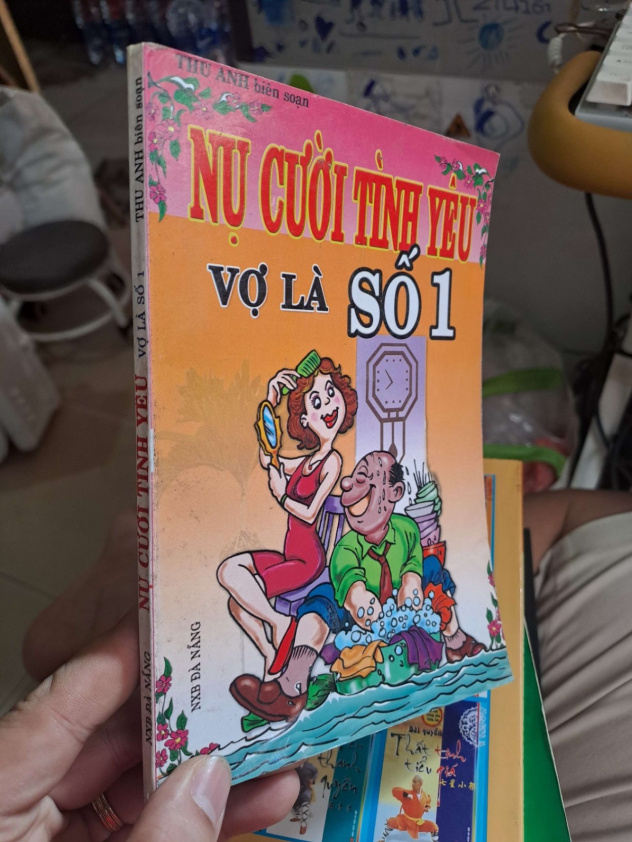 Nụ cười tình yêu vợ là số 1 VĂN HỌC HCM1008 (NSX)