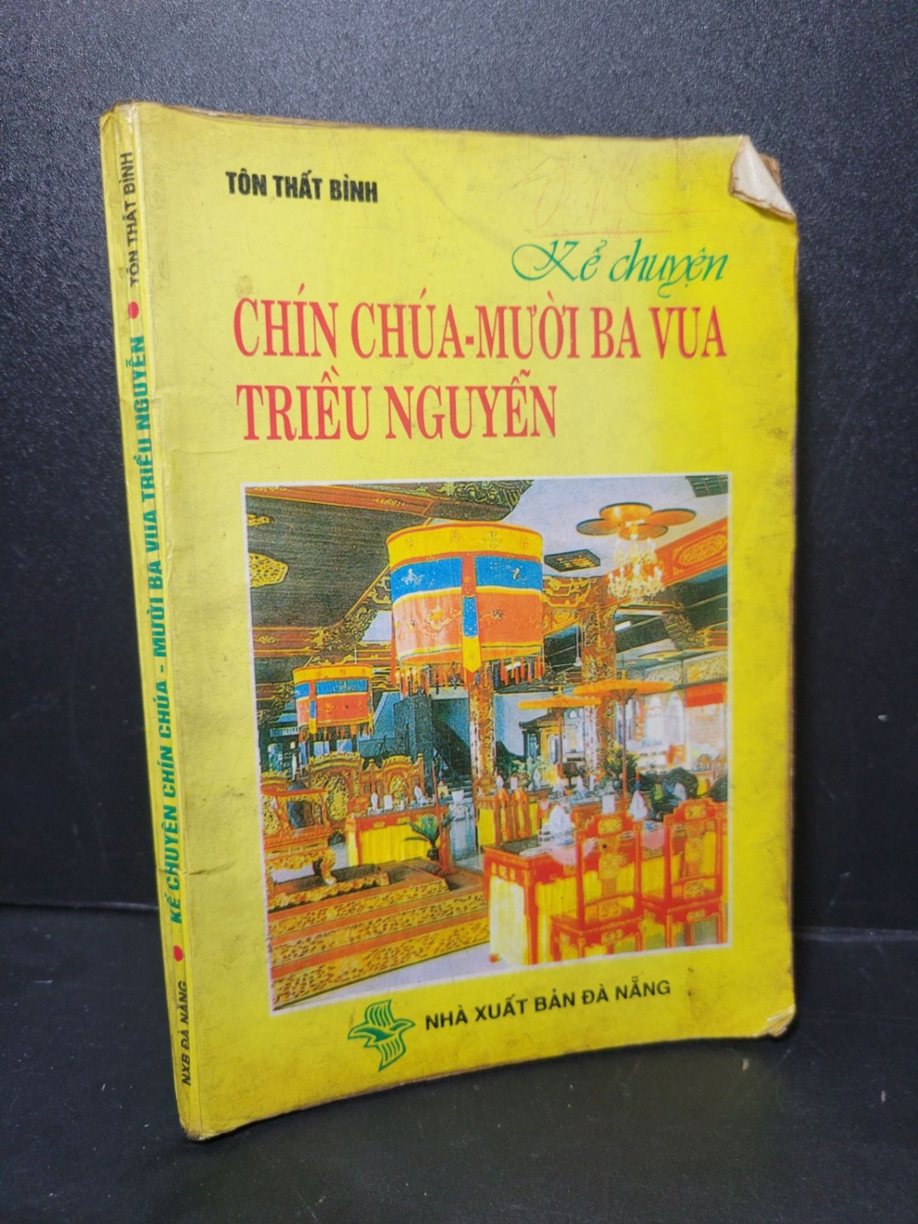 Kể chuyện chín chúa Mười ba vua triều Nguyễn mới 70% bẩn bìa, ố vàng, có vệt nước 1997 Tôn Thất Bình HCM2205 LỊCH SỬ - CHÍNH TRỊ - TRIẾT HỌC (NSX)