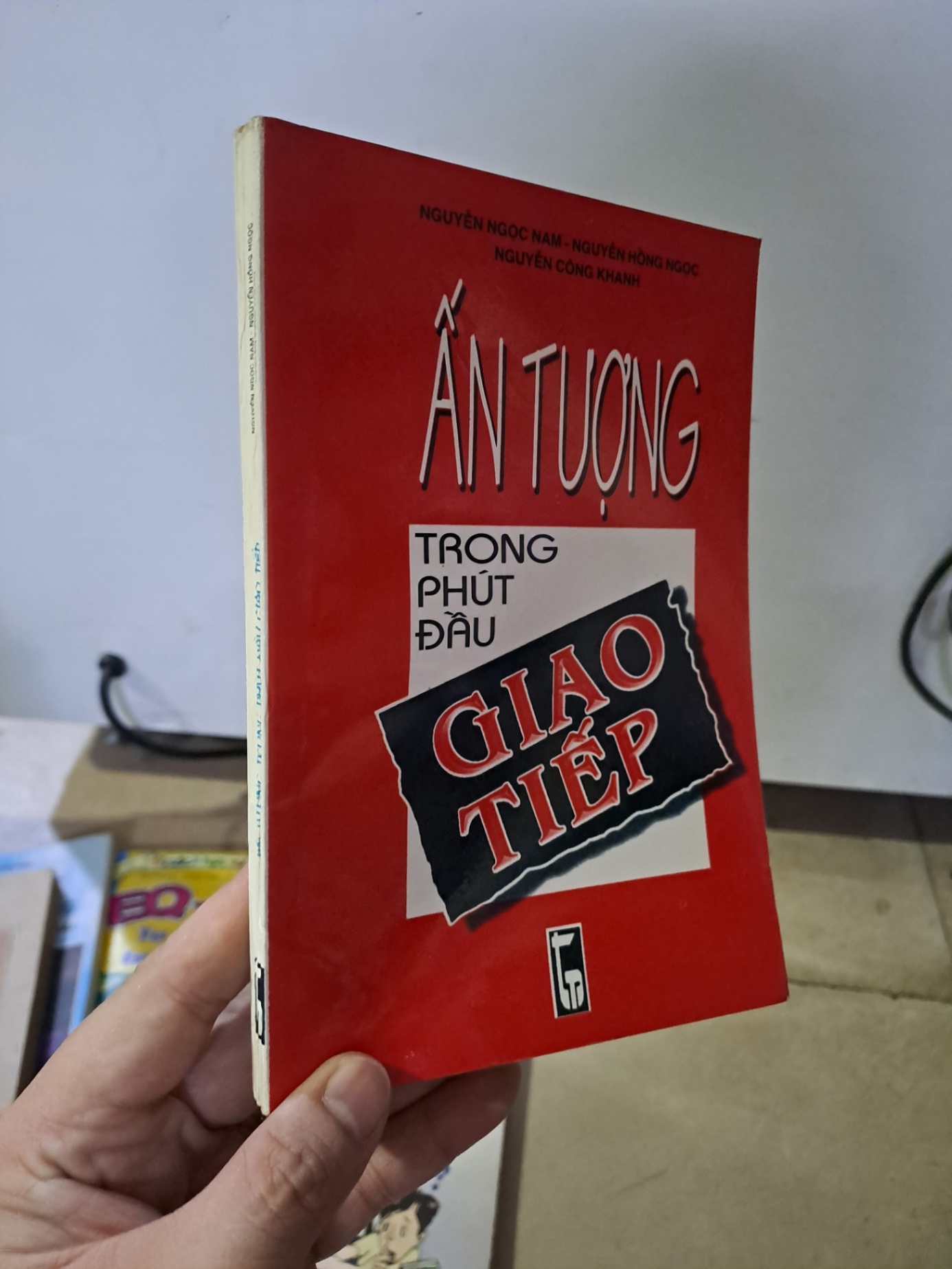 Ấn tượng trong phút đầu giao tiếp mới 80% ố nhẹ Nguyễn Ngọc Nam 1999 HCM0308 KỸ NĂNG (NSX)