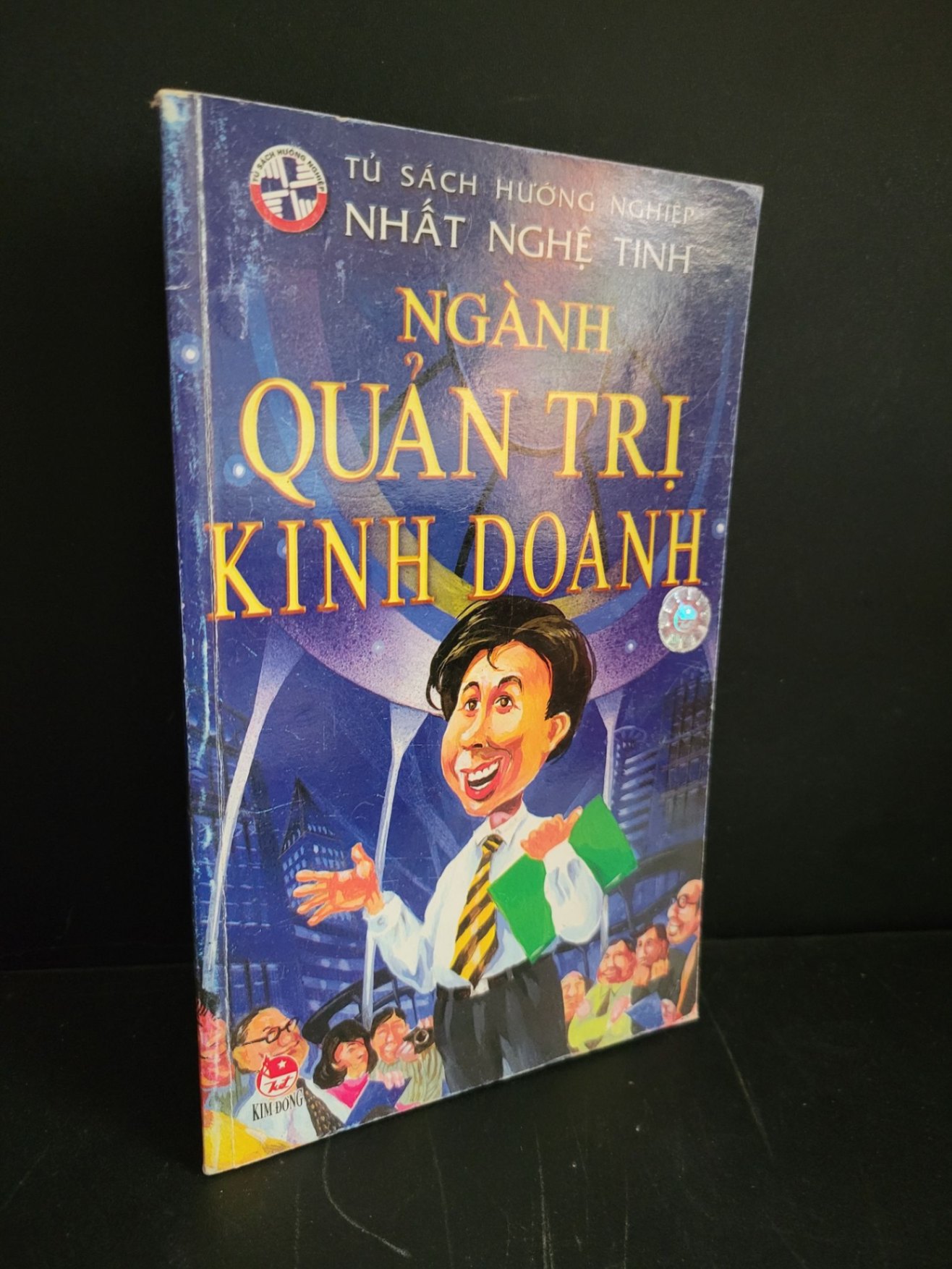Ngành quản trị kinh doanh mới 80% bẩn nhẹ, có chữ viết, tróc gáy 2005 HCM3004 QUẢN TRỊ (NSX)