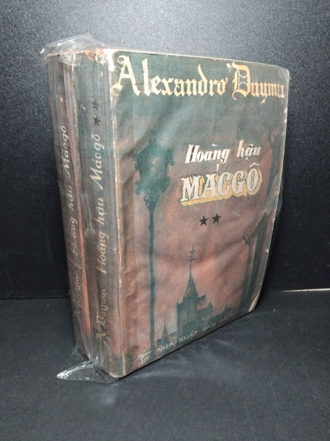 Bộ 2 cuốn Hoàng hậu MacGo (Tập 1+2) mới 80% bẩn bìa, ố vàng, tróc gáy nhẹ 1988 Alexanoro Duyma HCM2603 VĂN HỌC (NSX)