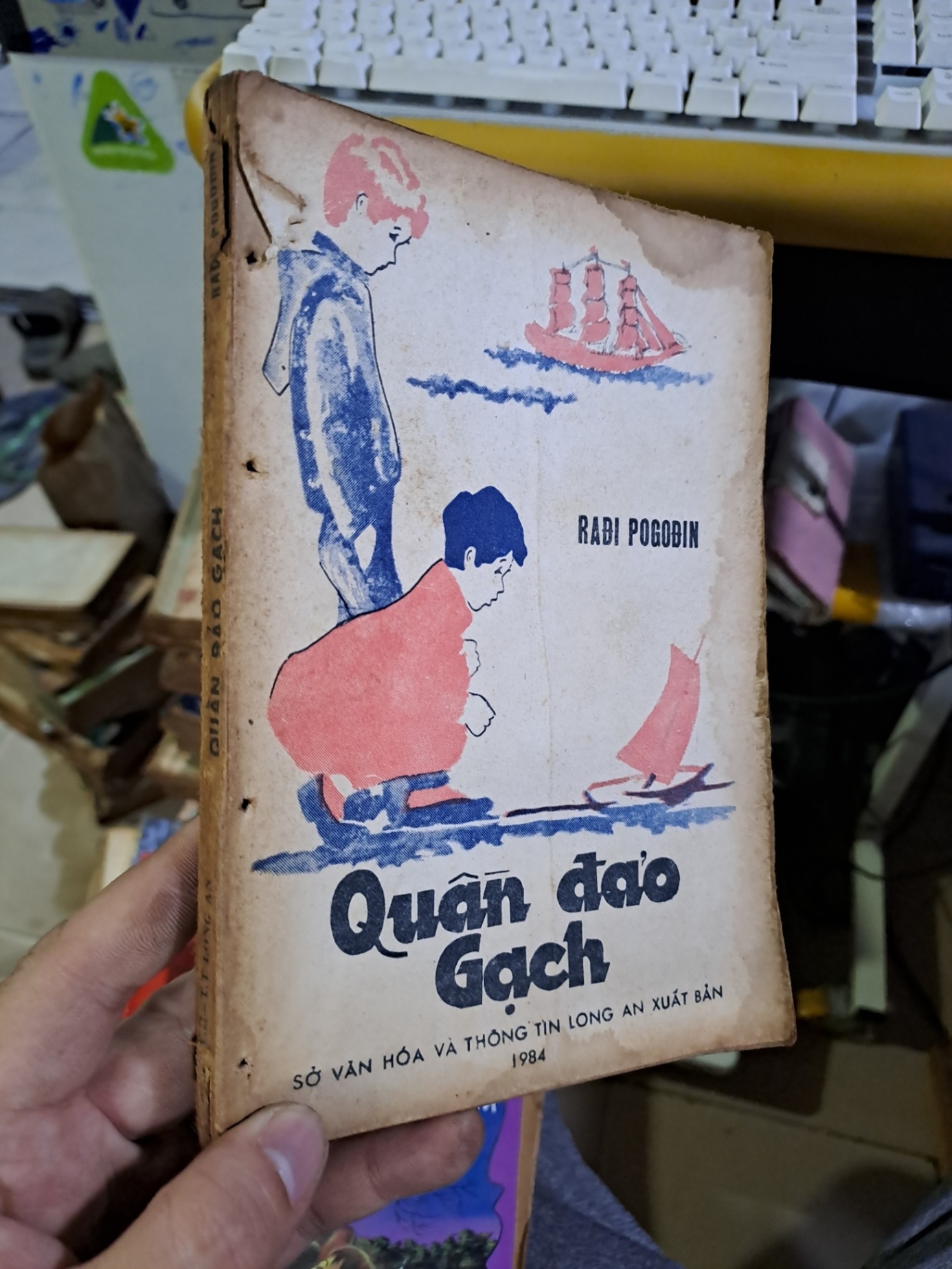 Quần đảo gạch Radi Pogodin mới 70% ố rách 1984 Văn học nước ngoài HCM1709 (NSX)