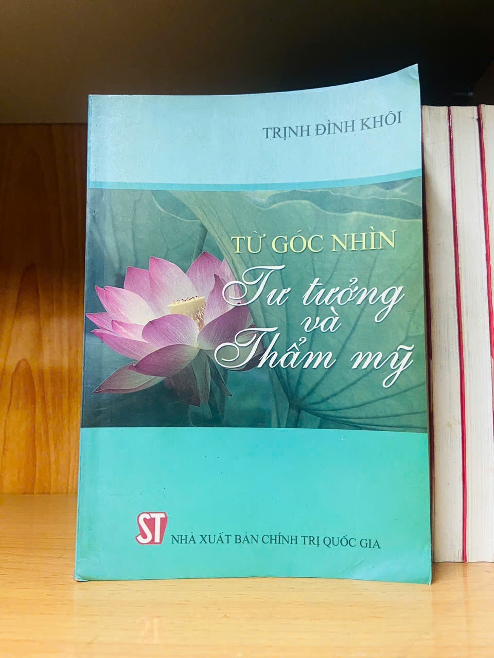 Từ góc nhìn Tư tưởng và Thẩm mỹ / Trịnh Đình Khôi LỊCH SỬ - CHÍNH TRỊ - TRIẾT HỌC VAVO2012-114