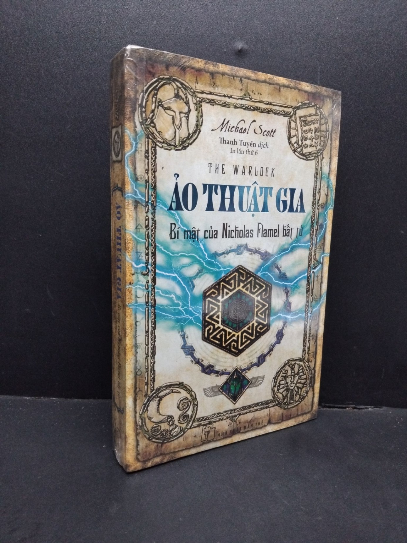 Ảo thuật gia bí mật của Nicholas Flamel bất tử (có seal) mới 80% ố vàng HCM1410 Michael Scott VĂN HỌC (NSX)