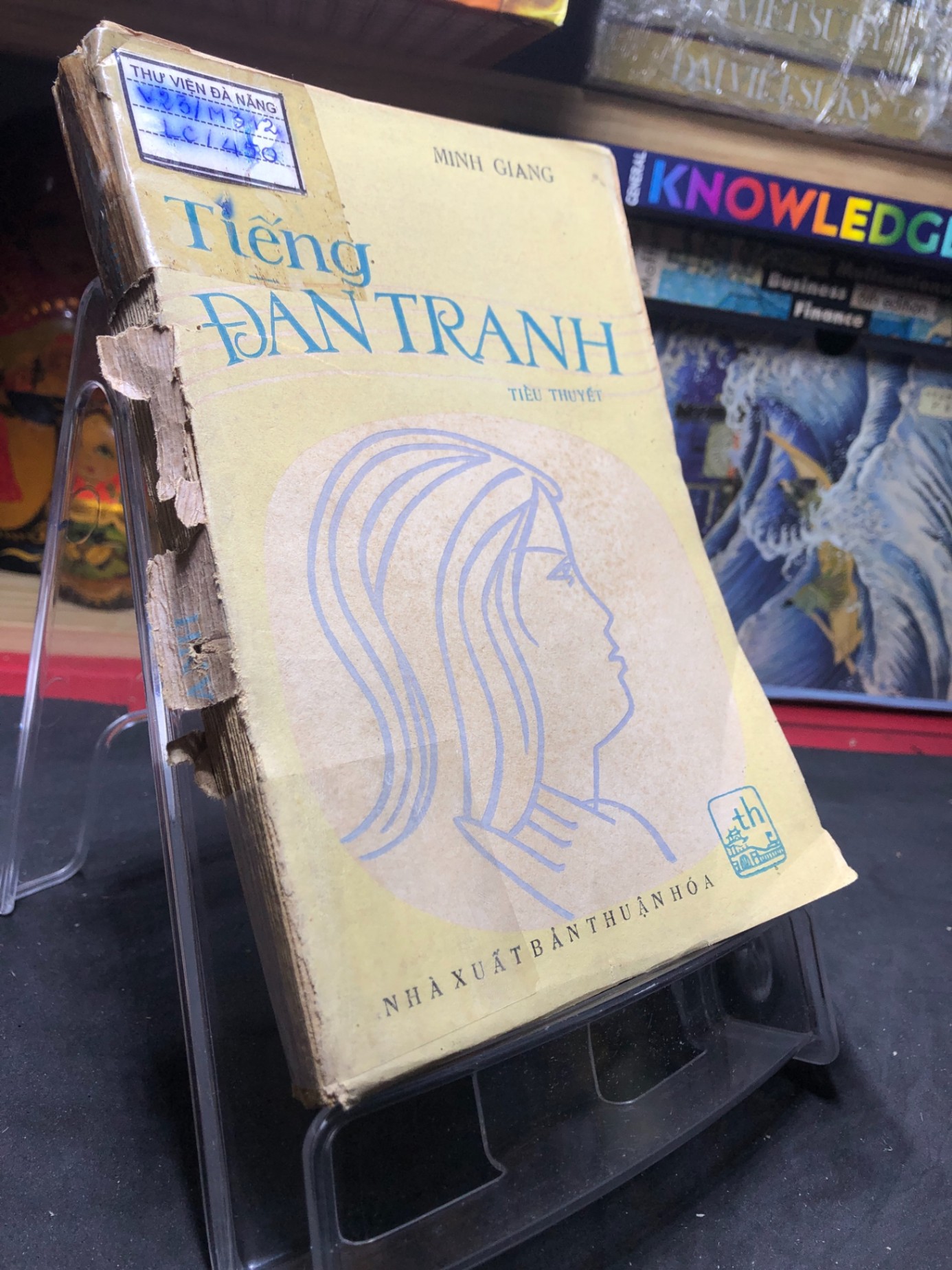 Tiếng đàn tranh 1982 mới 50% rách bìa bung gáy Minh Giang HPB0906 SÁCH VĂN HỌC (NSX)