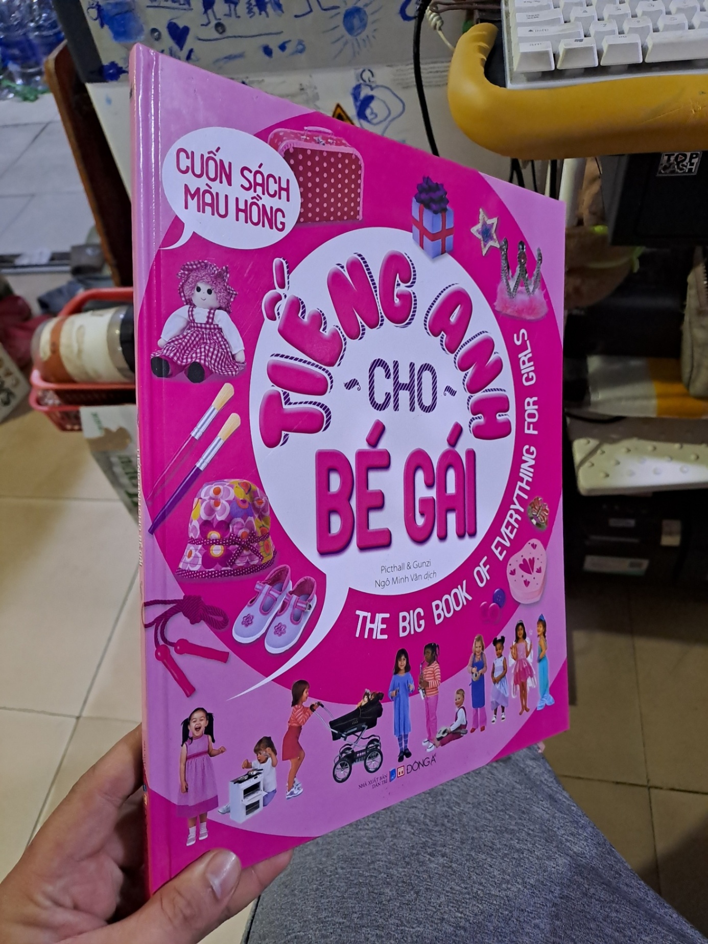 Tiếng anh cho bé gái cuốn sách màu hồng mới 90% sách màu MẸ VÀ BÉ HCM1709