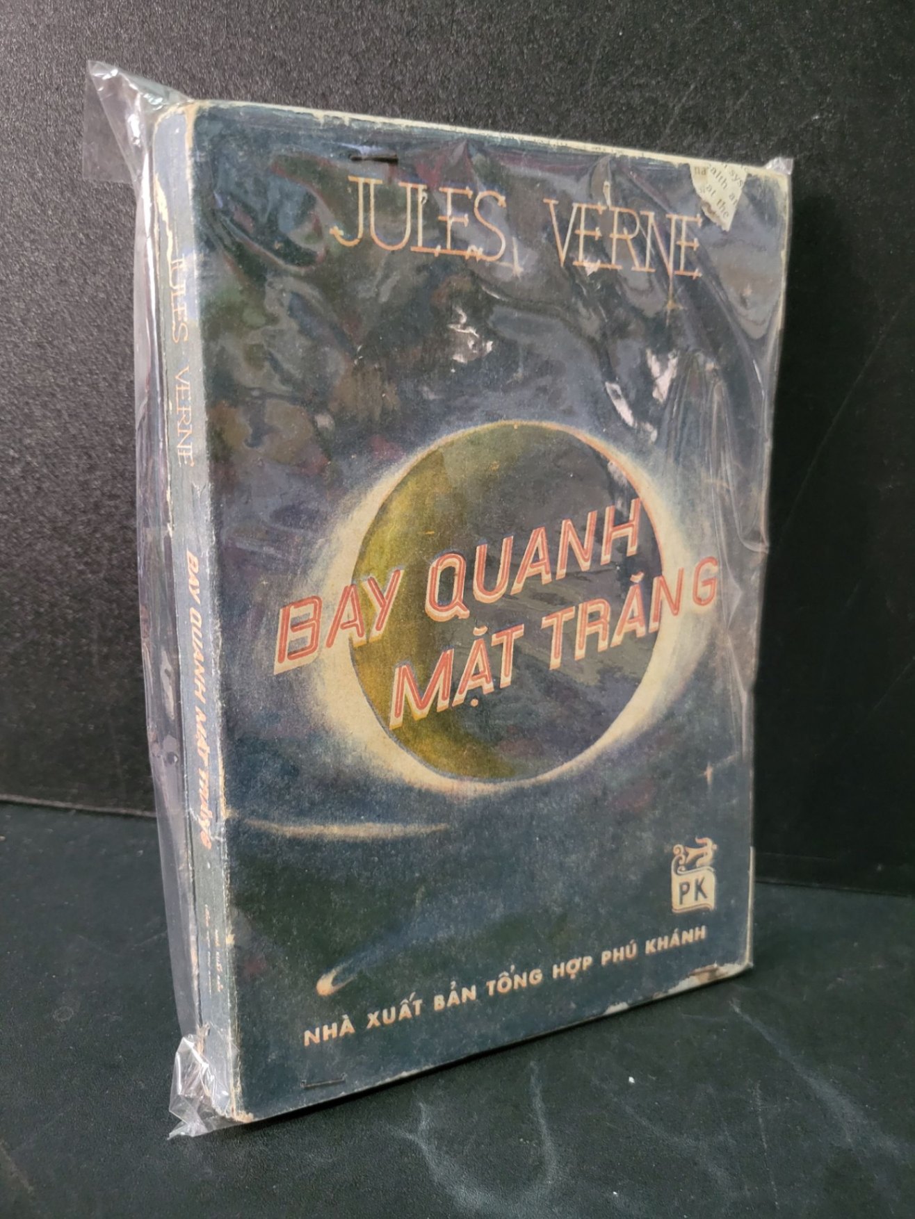 Bay quanh mặt trăng mới 70% bẩn bìa, ố vàng, tróc gáy 1988 Jules Verne HCM1604 VĂN HỌC