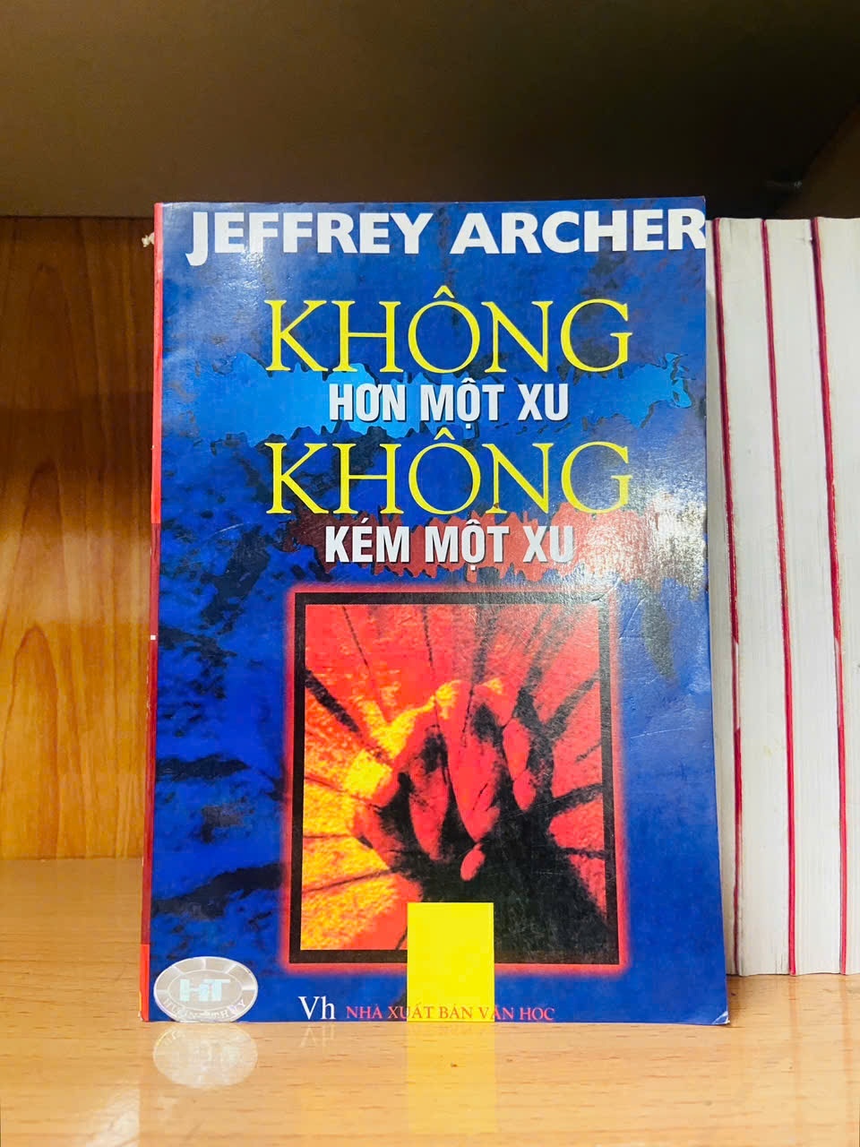 Không hơn một xu không kém một xu / Jeffrey Archer VĂN HỌC VAVO1301