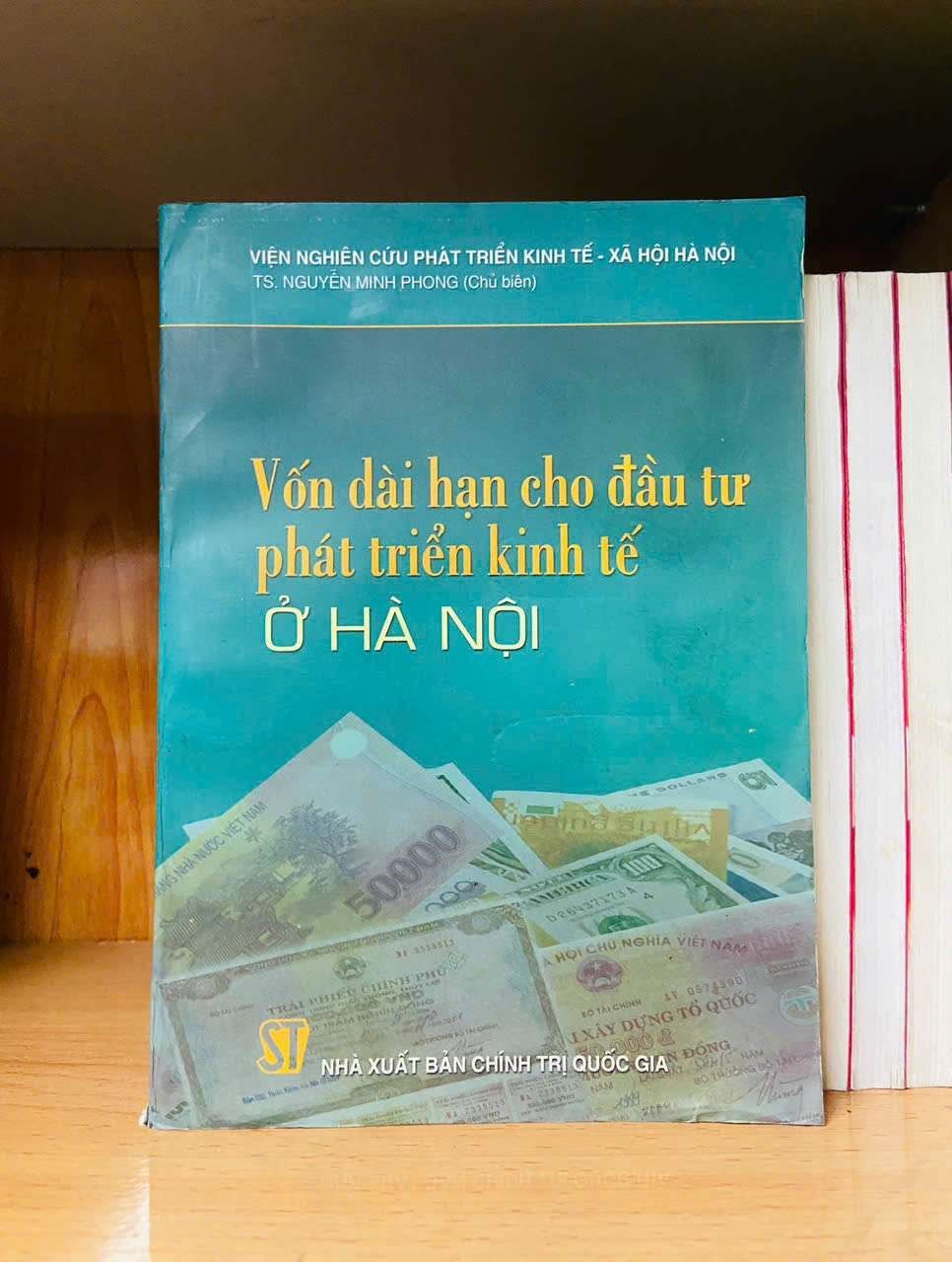 Vốn dài hạn cho đầu tư phát triển kinh tế ở Hà Nội - KINH TẾ - TÀI CHÍNH - CHỨNG KHOÁN - Văn võ - VAVO3110-123