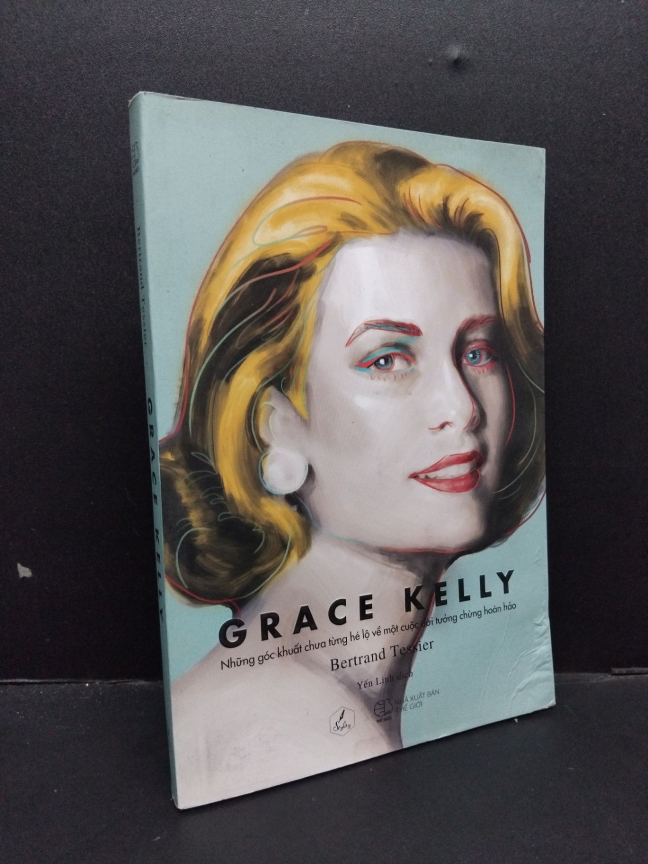 Grace Kelly mới 60% ẩm bìa, bẩn bìa, ố nhẹ 2018 HCM1209 Bertrand Tessier VĂN HỌC (NSX)