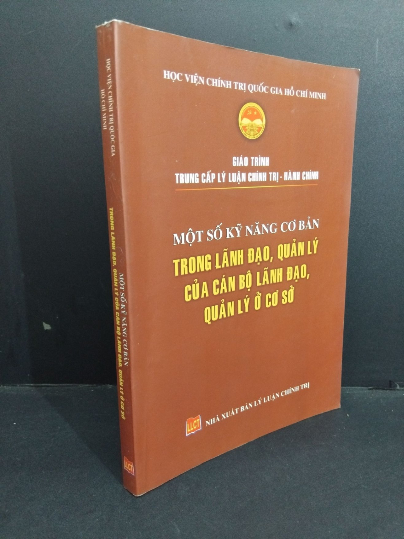 Một số kỹ năng cơ bản trong lãnh đạo, quản lý của cán bộ lãnh đạo, quản lý ở cơ sở mới 90% bẩn nhẹ 2017 HCM2811 GIÁO TRÌNH, CHUYÊN MÔN (NSX)