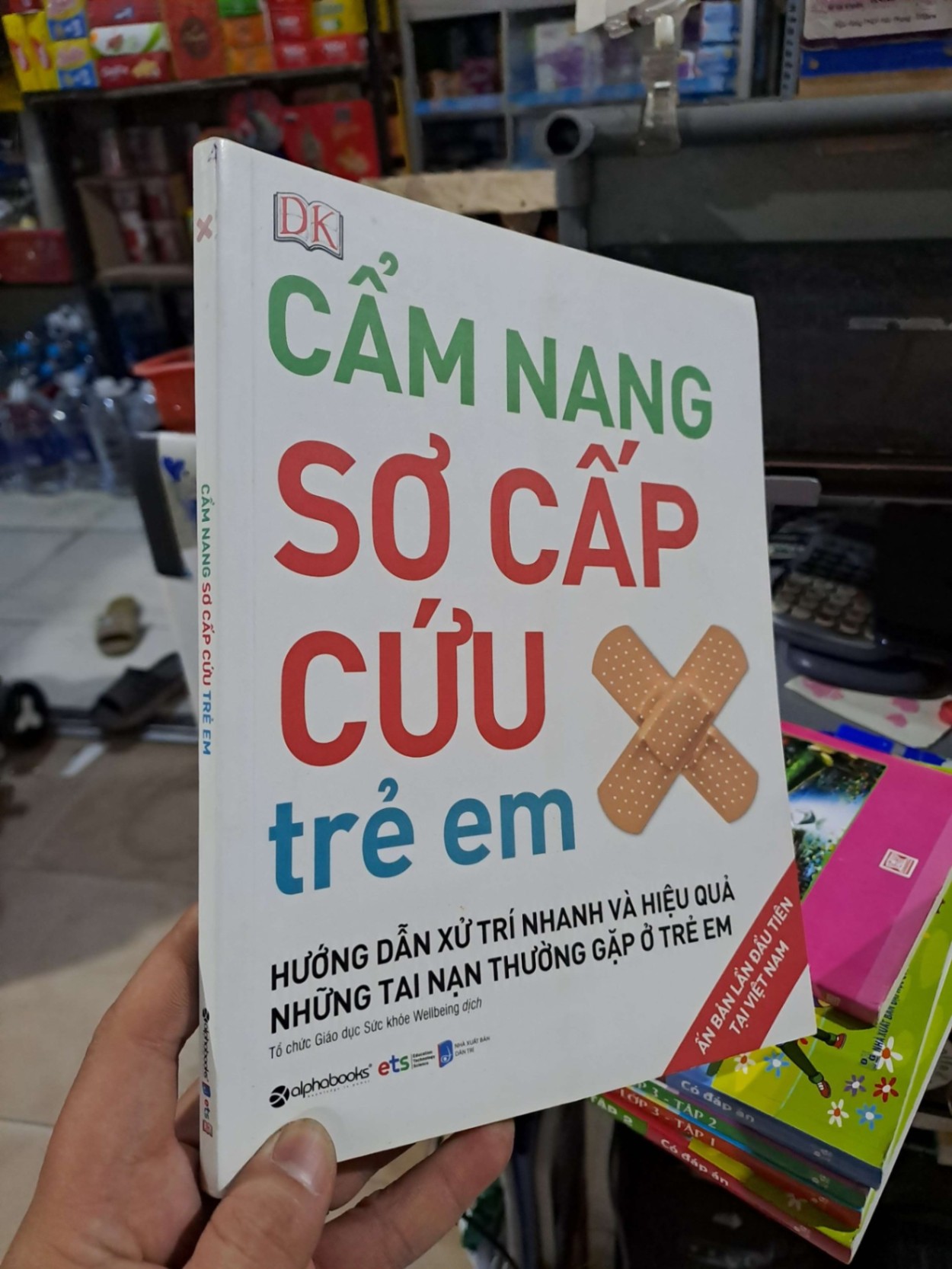Cẩm Nang Sơ Cấp Cứu Trẻ Em - DK - 2019 mới 90% - MẸ VÀ BÉ - HCM3012