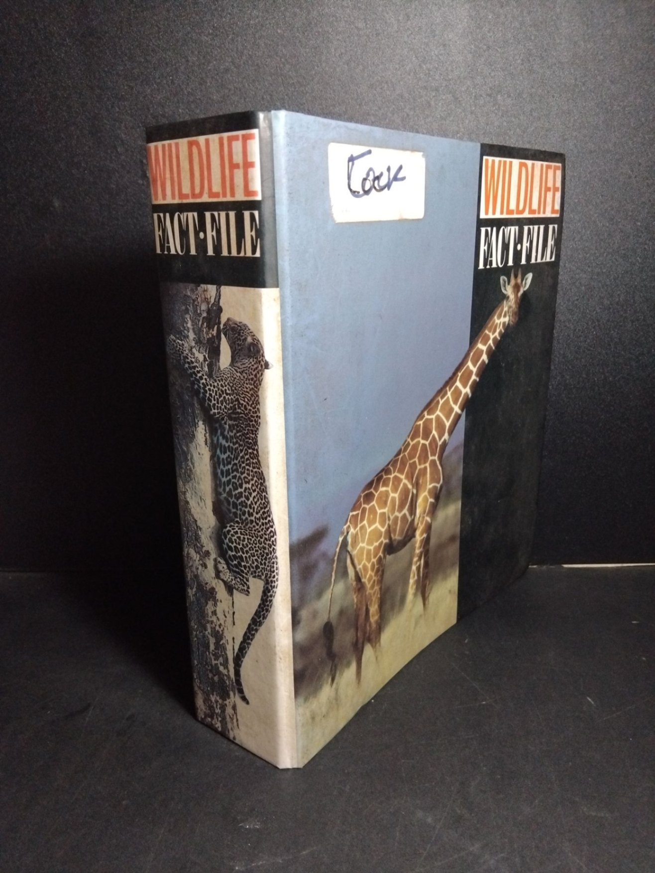 Wildlife fact file (bìa cứng, sách màu) mới 80% bẩn bìa, ố HCM2101 NGOẠI VĂN