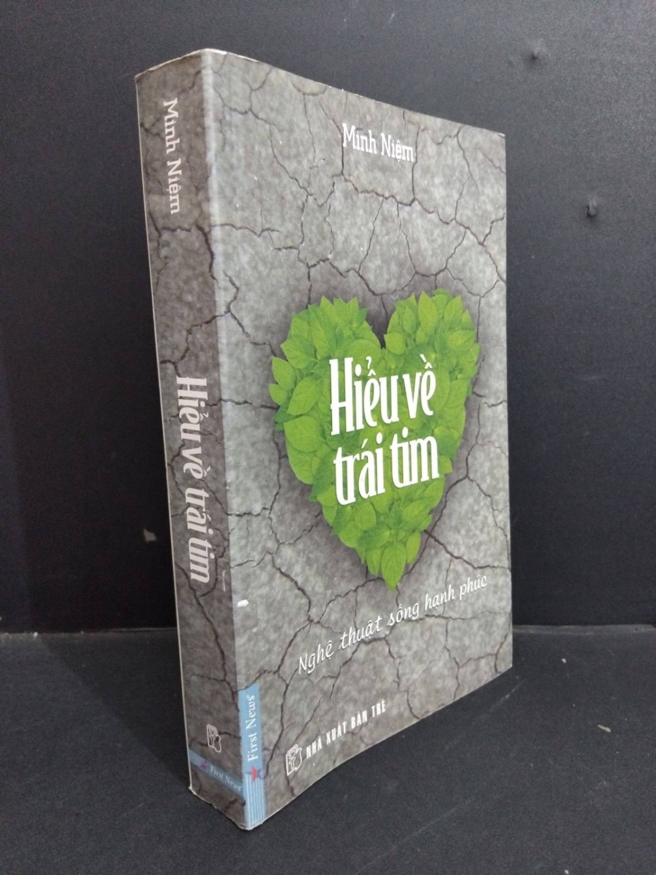 Hiểu về trái tim mới 80% bẩn bìa, ố nhẹ, có chữ ký trang đầu 2011 HCM1712 Minh Niệm KỸ NĂNG (NSX)