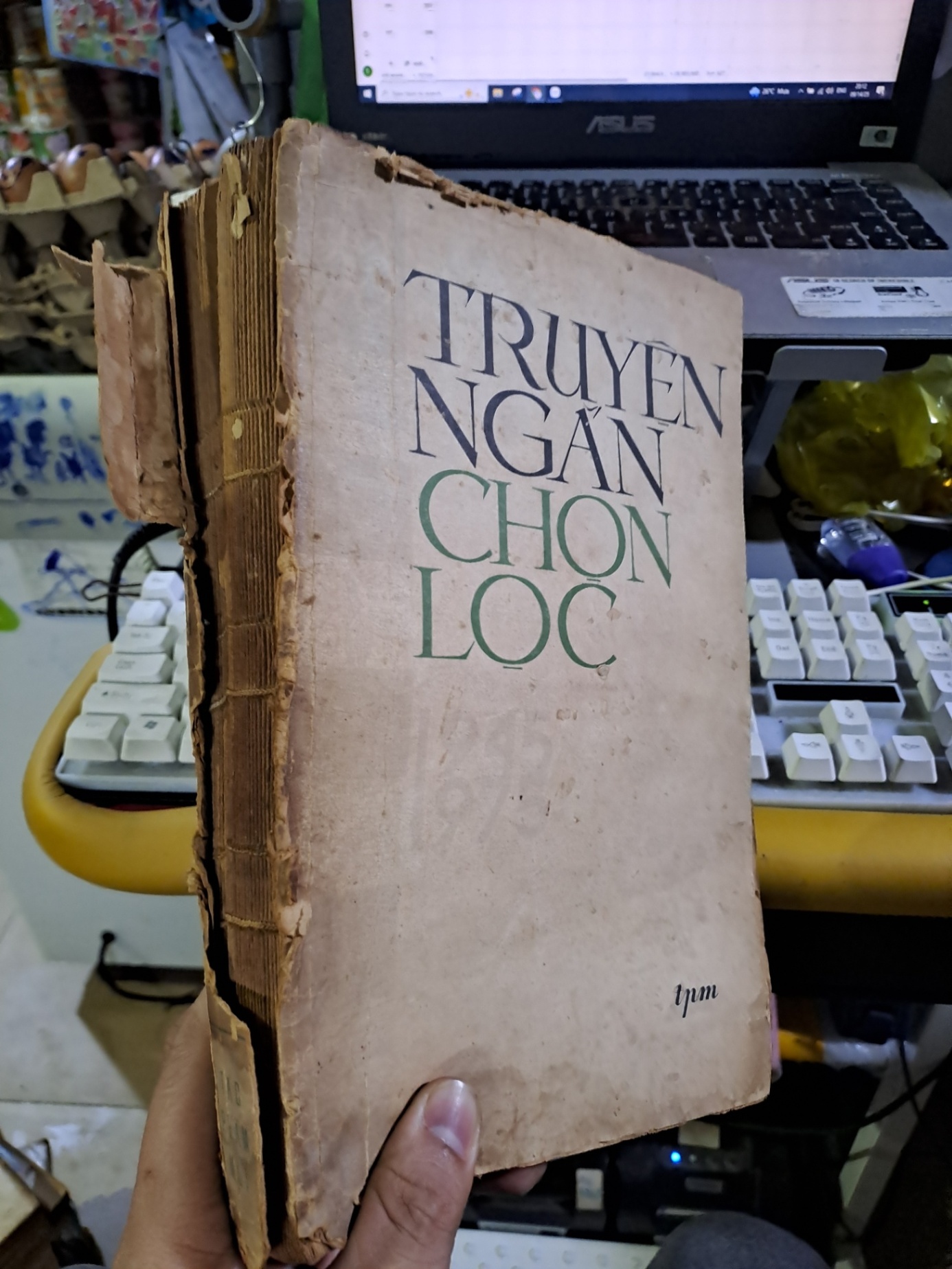 Truyện ngắn chọn lọc 1945-1975 mới 70% ố rách gáy Văn học Việt Nam HCM1709 (NSX)