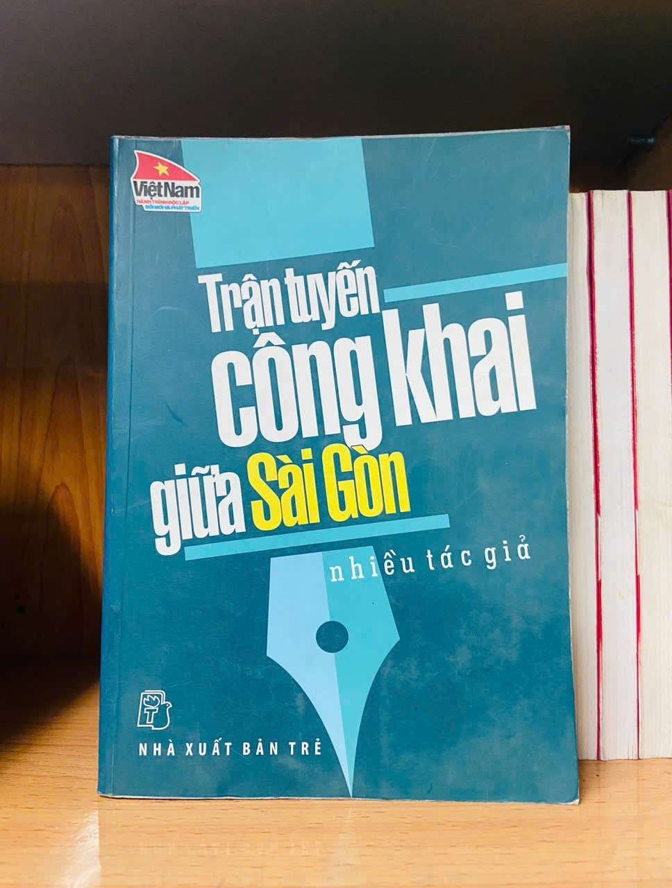 Trận tuyến công khai giữa Sài Gòn - Nhiều tác giả LỊCH SỬ - CHÍNH TRỊ - TRIẾT HỌC VAVO0810
