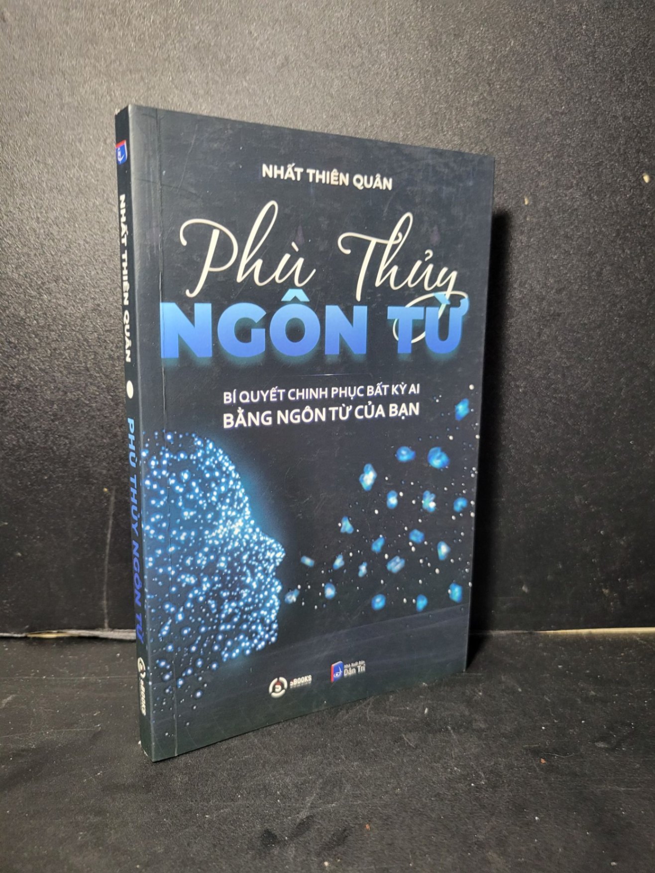 Phù thủy ngôn từ mới 90% bẩn nhẹ 2022 Nhất Thiên Quân HCM2205 KỸ NĂNG (NSX)