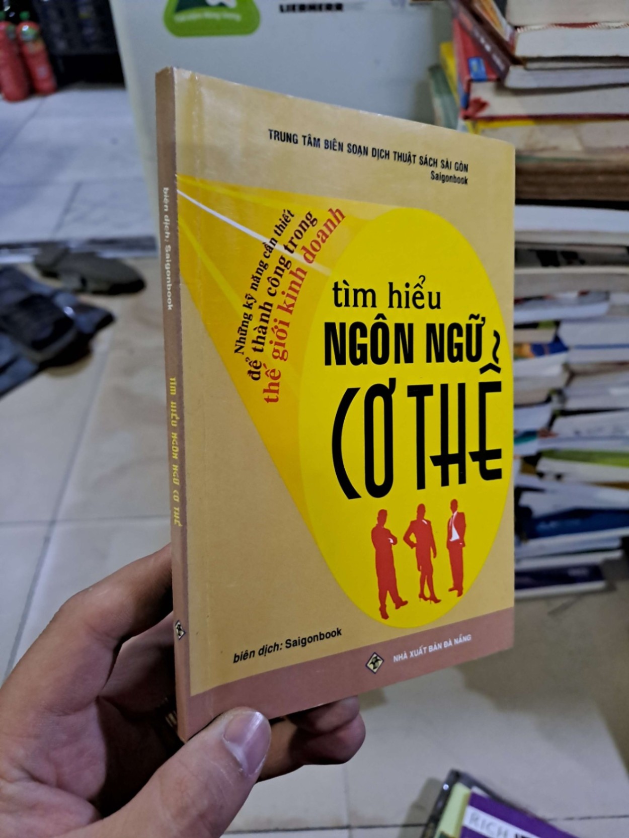 Tìm hiểu ngôn ngữ cơ thể Khổ nhỏ mới 90% 2009 KỸ NĂNG HCM2908 (NSX)