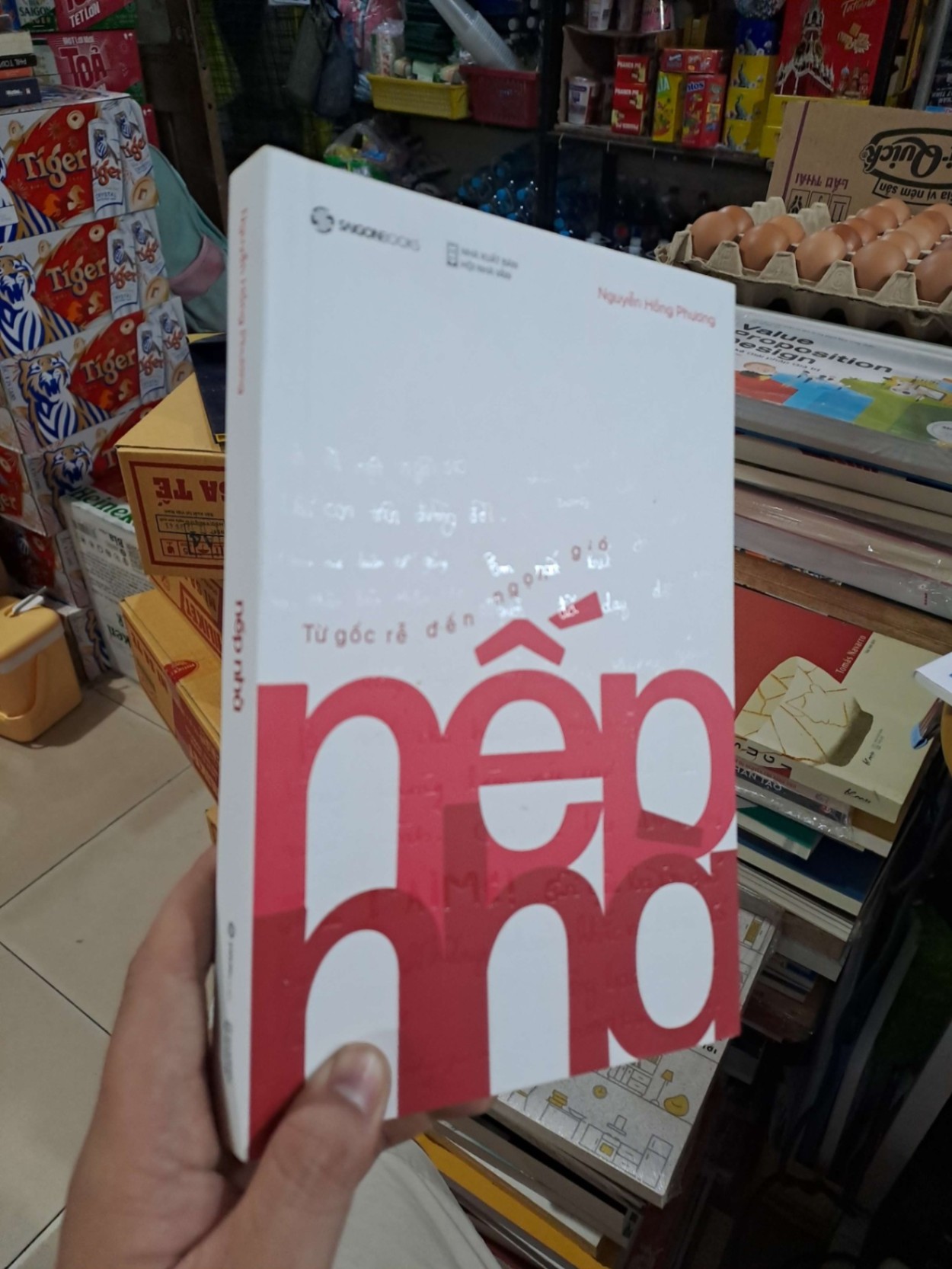 Nếp Nhà - Từ Gốc Rễ Đến Ngọn Gió - Nguyễn Hồng Phương - 2025 mới 90% - VĂN HỌC - HMT3012