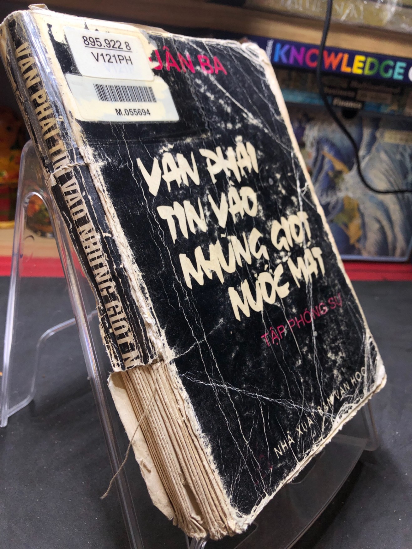 Vẫn phải tin vào những giọt nước mắt 1995 phóng sự mới 50% ố bẩn rách bìa Xuân Ba HPB0906 SÁCH VĂN HỌC (NSX)