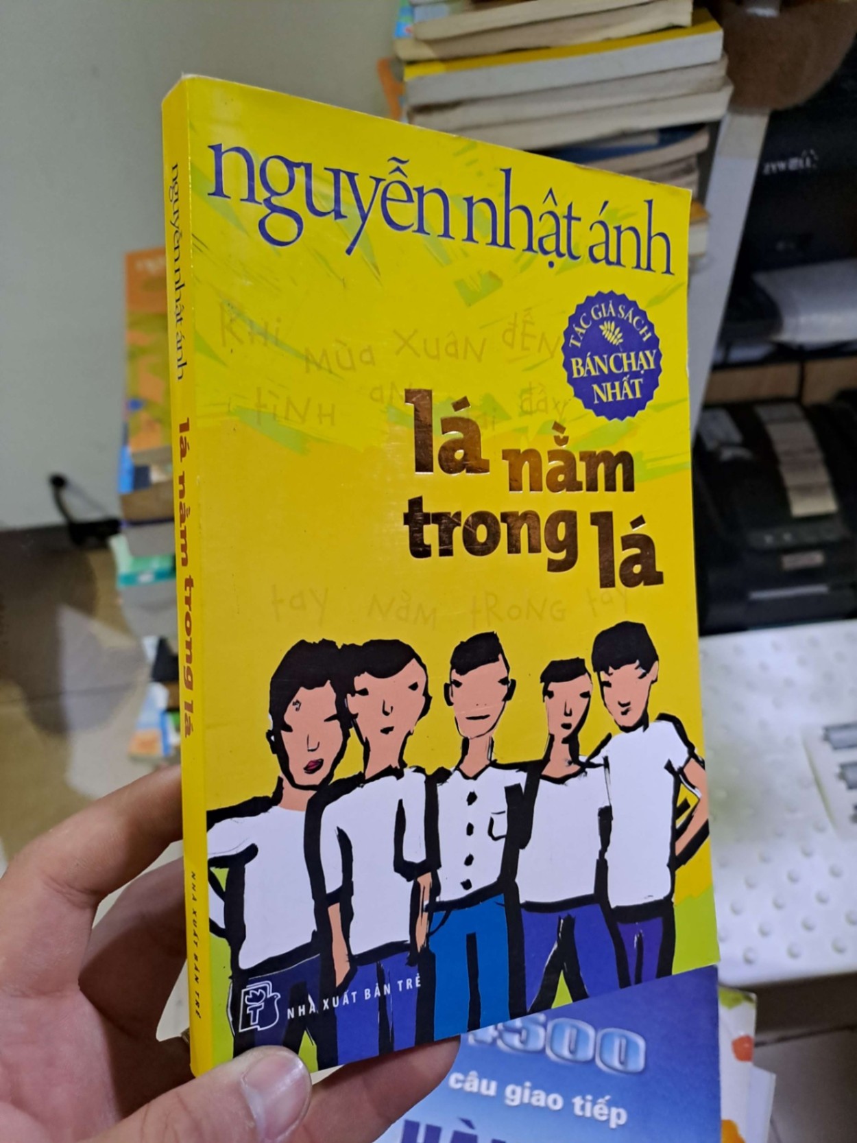 Lá nằm trong lá mới 80% ố Nguyễn Nhật Ánh Văn học Việt Nam HCM2908 (NSX)