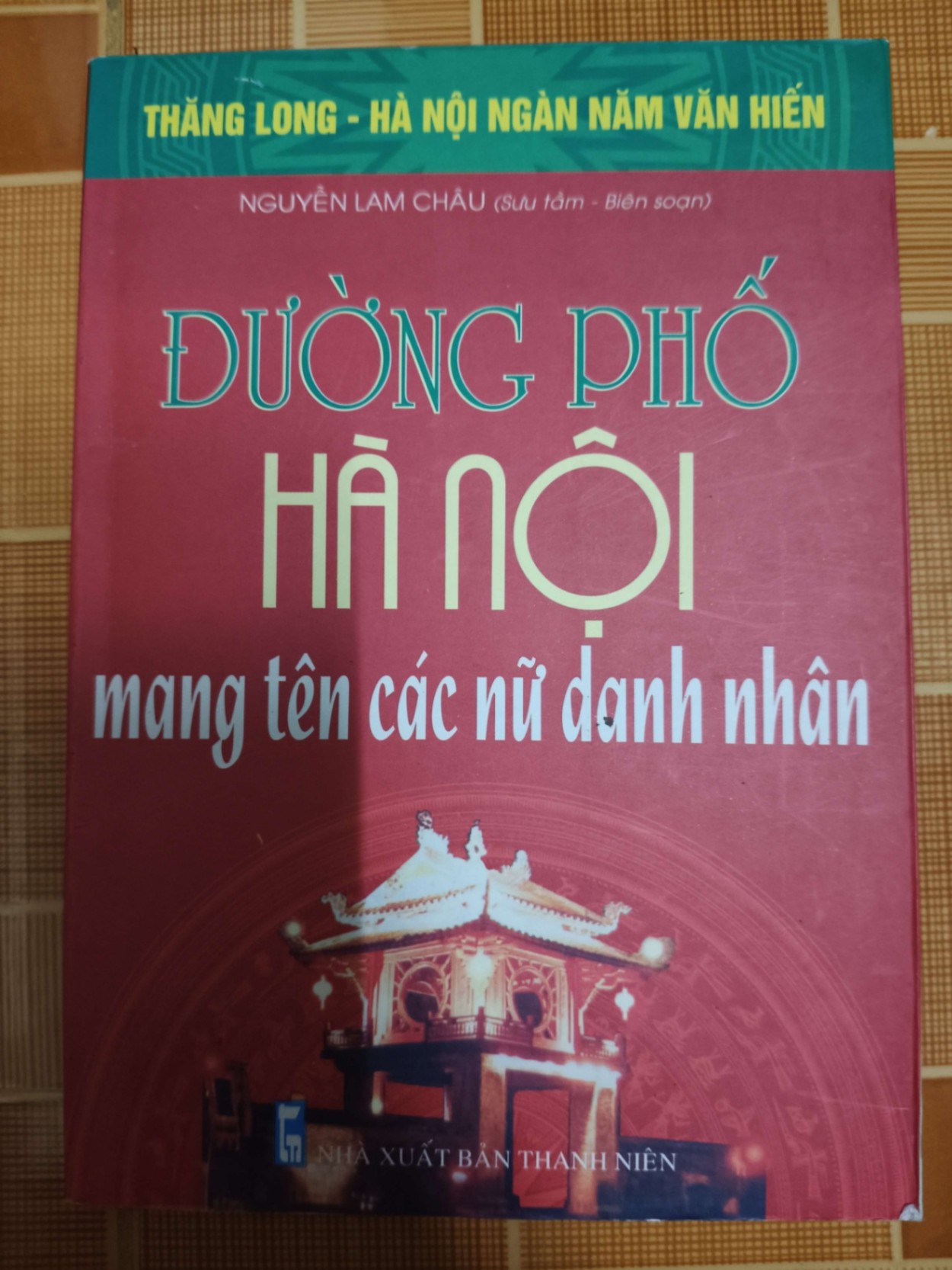 Đường phố Hà Nội mang tên các nữ danh nhân - 2010 - 125 trang LỊCH SỬ - CHÍNH TRỊ - TRIẾT HỌC ANTQ1301