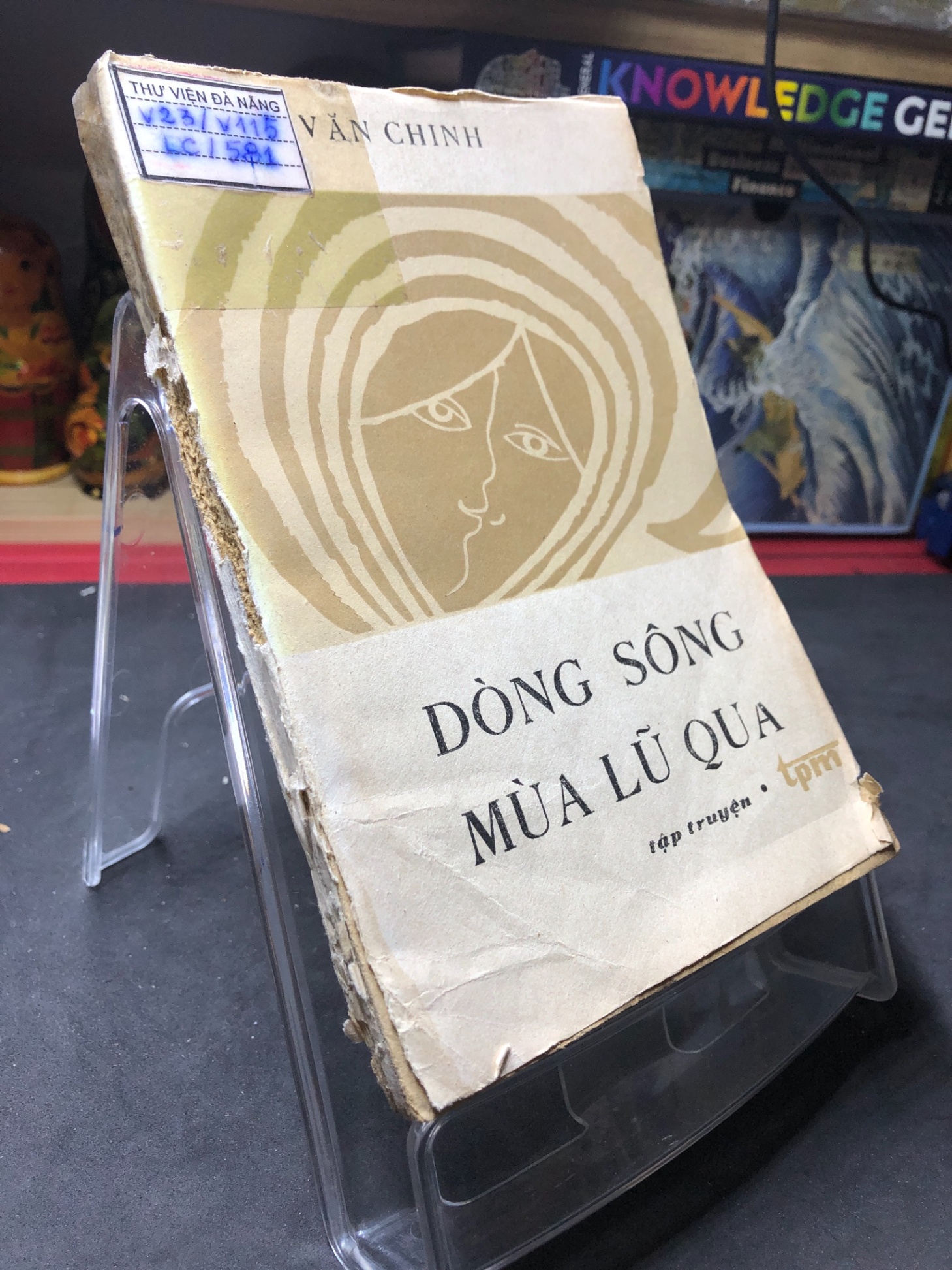 Dòng sông mùa lũ qua 1986 mới 50% ố bẩn rách bìa Văn Chinh HPB0906 SÁCH VĂN HỌC (NSX)