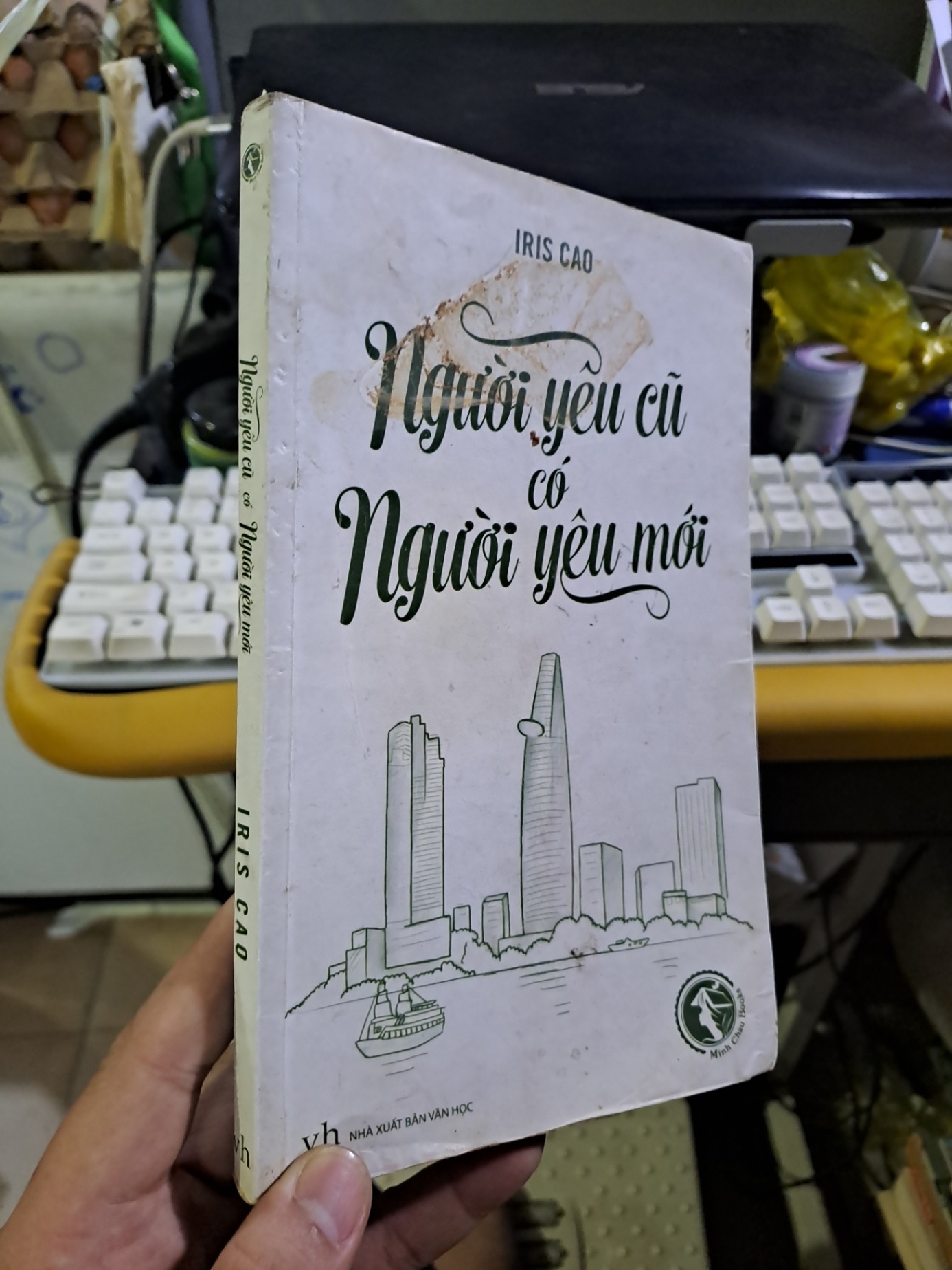 Người yêu cũ có người yêu mới Iris Cao mới 80% ố bẩn bìa 2014 Văn học Việt Nam HCM1709