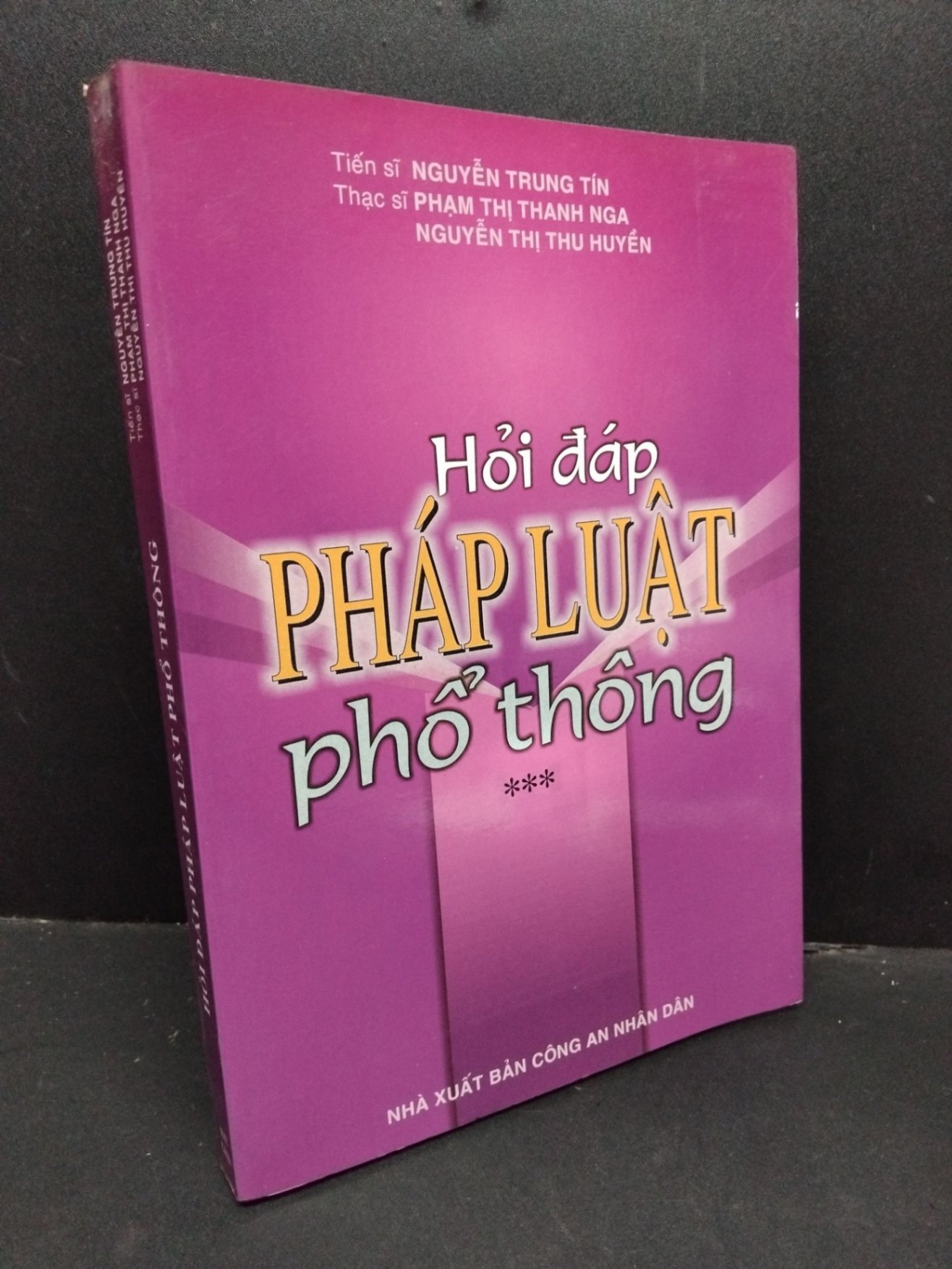 Hỏi đáp pháp luật phổ thông 3 mới 80% bẩn bìa, ố nhẹ 2006 HCM1710 Ts.Nguyễn Trung Tín & Ths.Phạm Thị Thanh Nga, Nguyễn Thị Thu Huyền GIÁO TRÌNH, CHUYÊN MÔN (NSX)