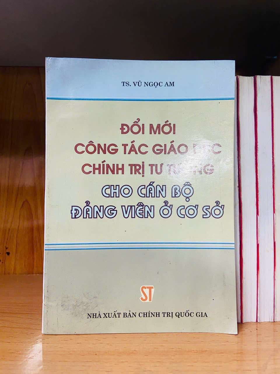 Đổi mới công tác giáo dục chính trị tư tưởng cho cán bộ Đảng viên ở cơ sở LỊCH SỬ - CHÍNH TRỊ - TRIẾT HỌC VAVO0810