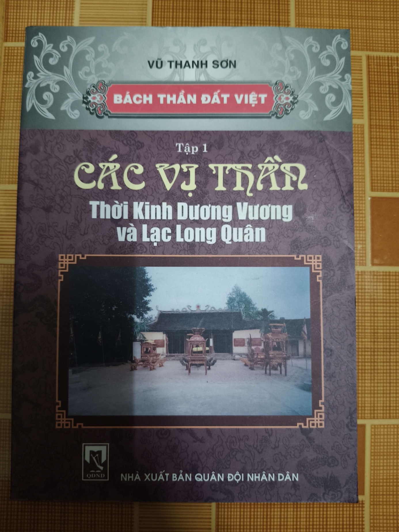 Các vị thần thời Kinh Dương Vương và Lạc Long Quân - 2010 -140 trang LỊCH SỬ - CHÍNH TRỊ - TRIẾT HỌC ANTQ1301