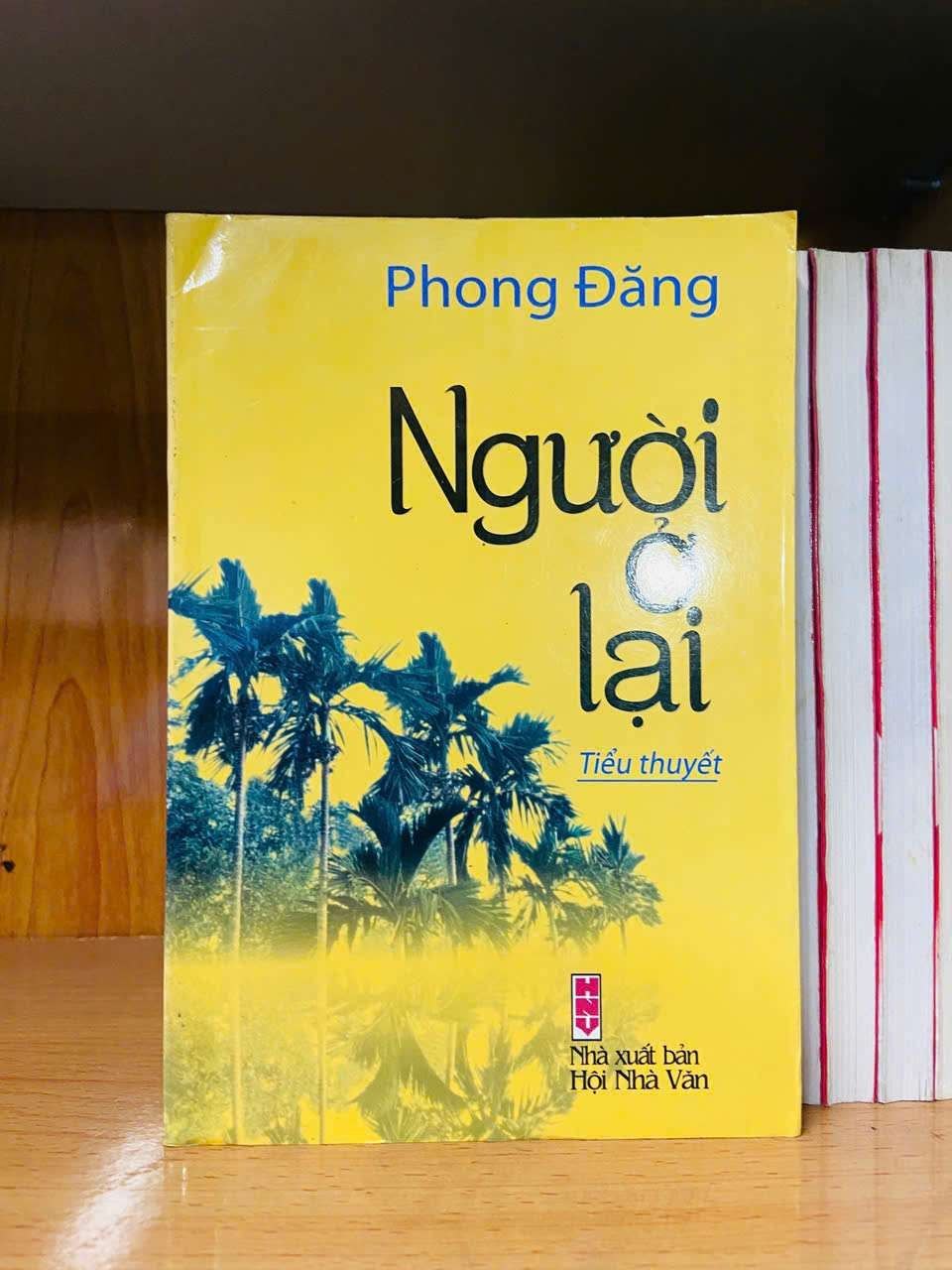 Người ở lại - Phong Đăng VĂN HỌC VAVO0810