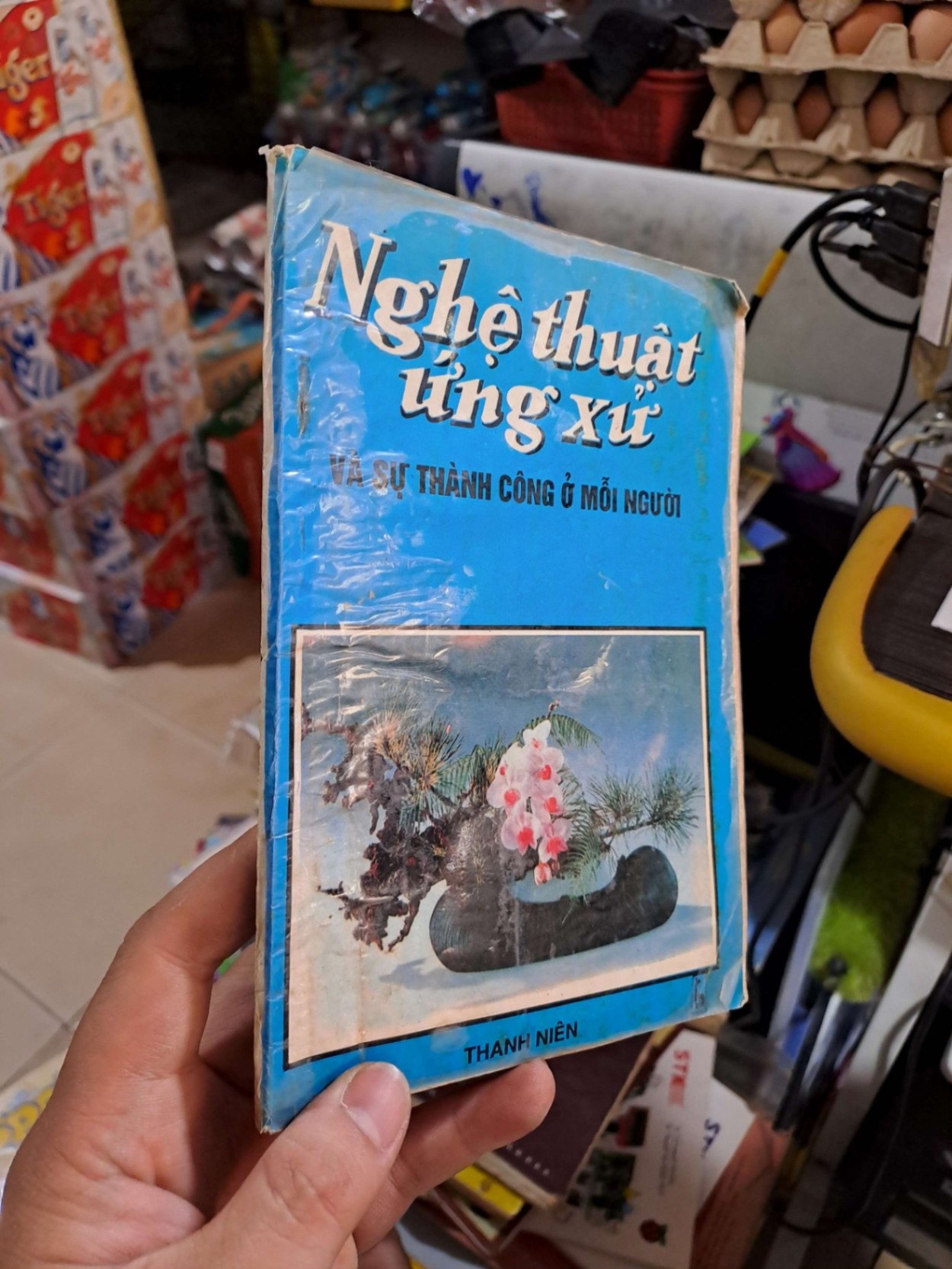 Nghệ Thuật Ứng Xử Và Sự Thành Công Ở Mỗi Người - 1993 mới 80% ố - KỸ NĂNG - HCM3012
