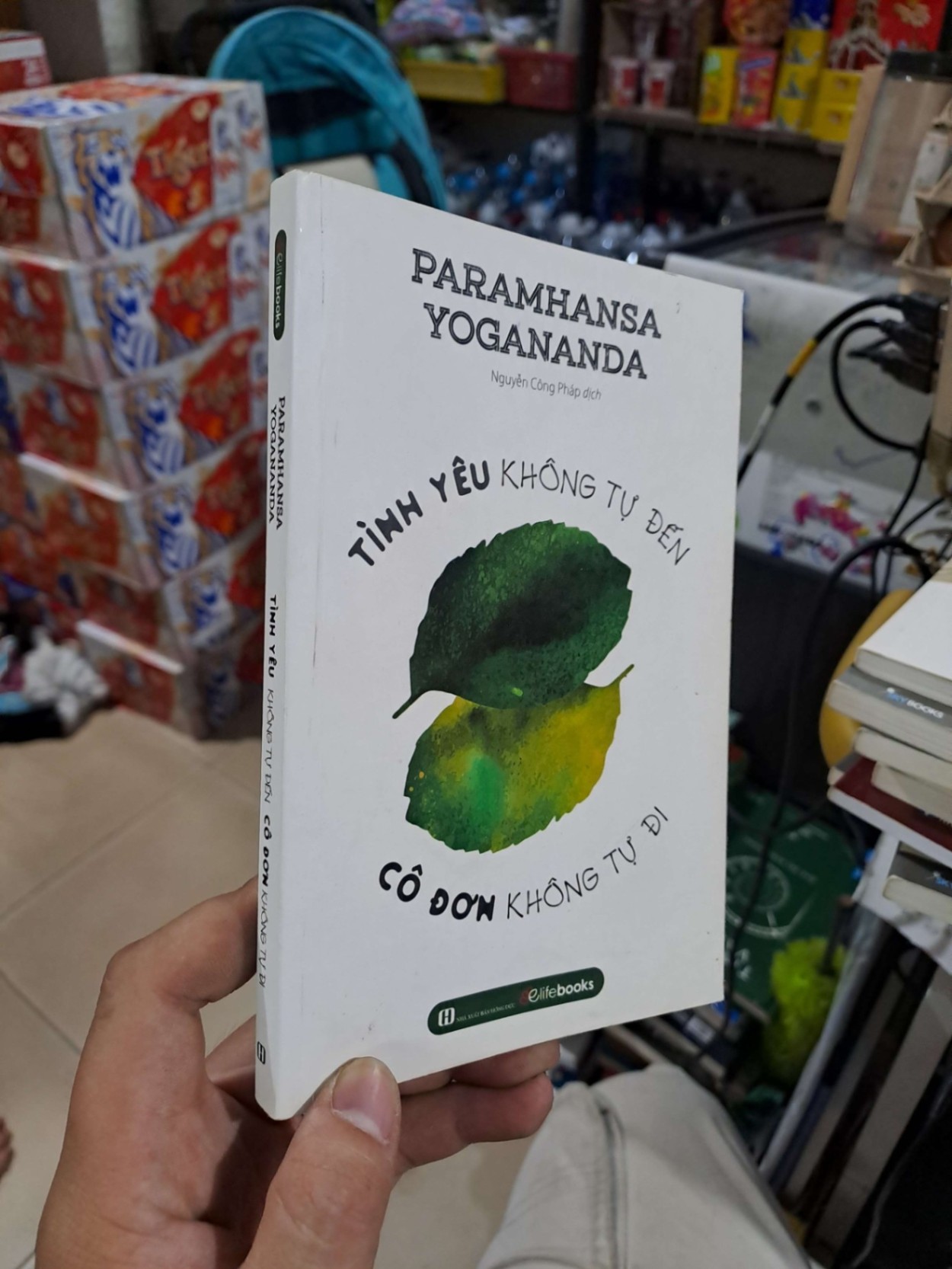 Tình Yêu Không Tự Đến Cô Đơn Không Tự Đi - Paramhansa Yogananda - 2019 mới 80% có viết chì ít - VĂN HỌC - HCM3012 (NSX)