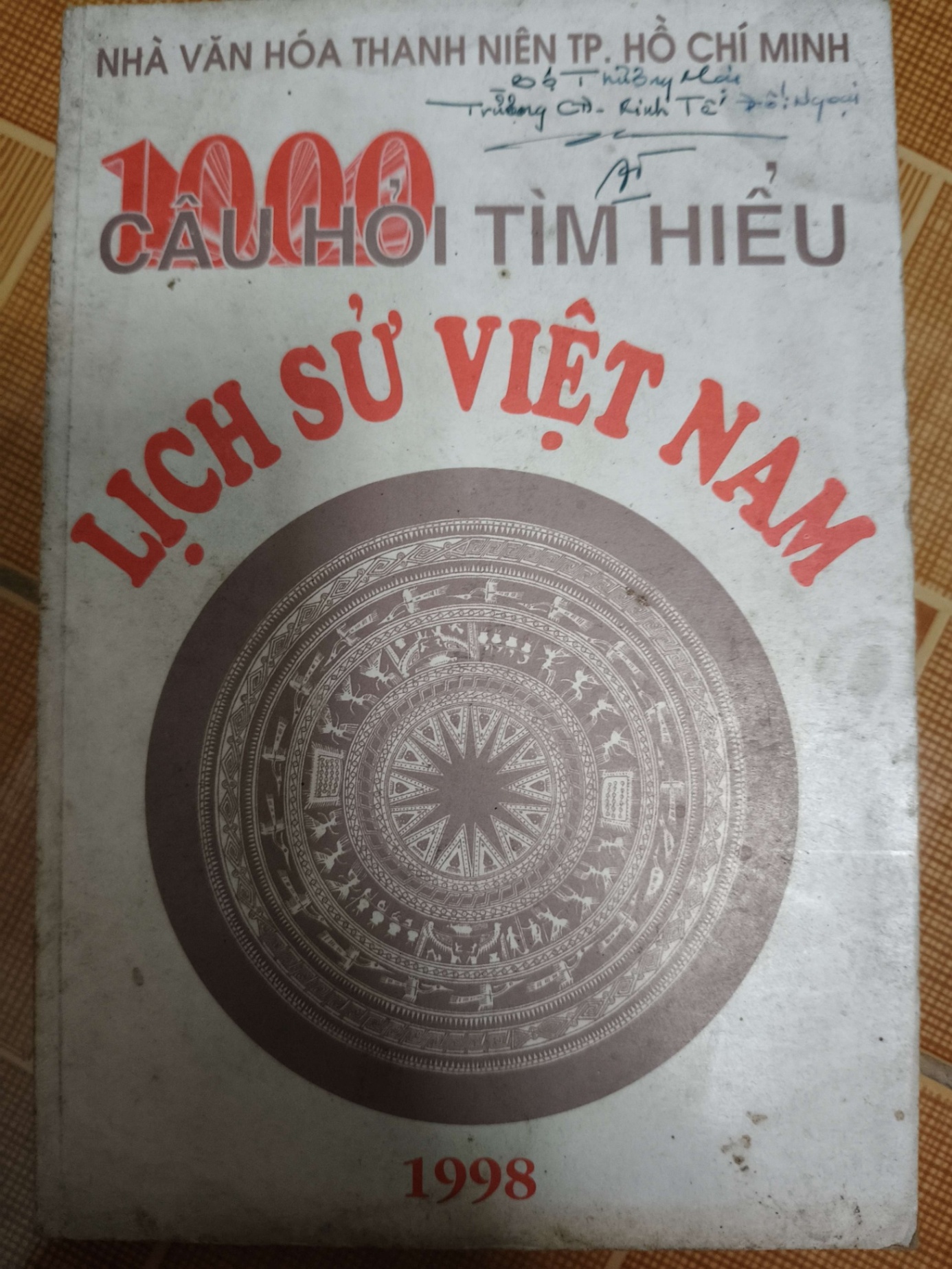 1000 câu hỏi lịch sử Việt Nam - Xb 1998 - 324 trang - LỊCH SỬ - CHÍNH TRỊ - TRIẾT HỌC - ANTQ2011-59