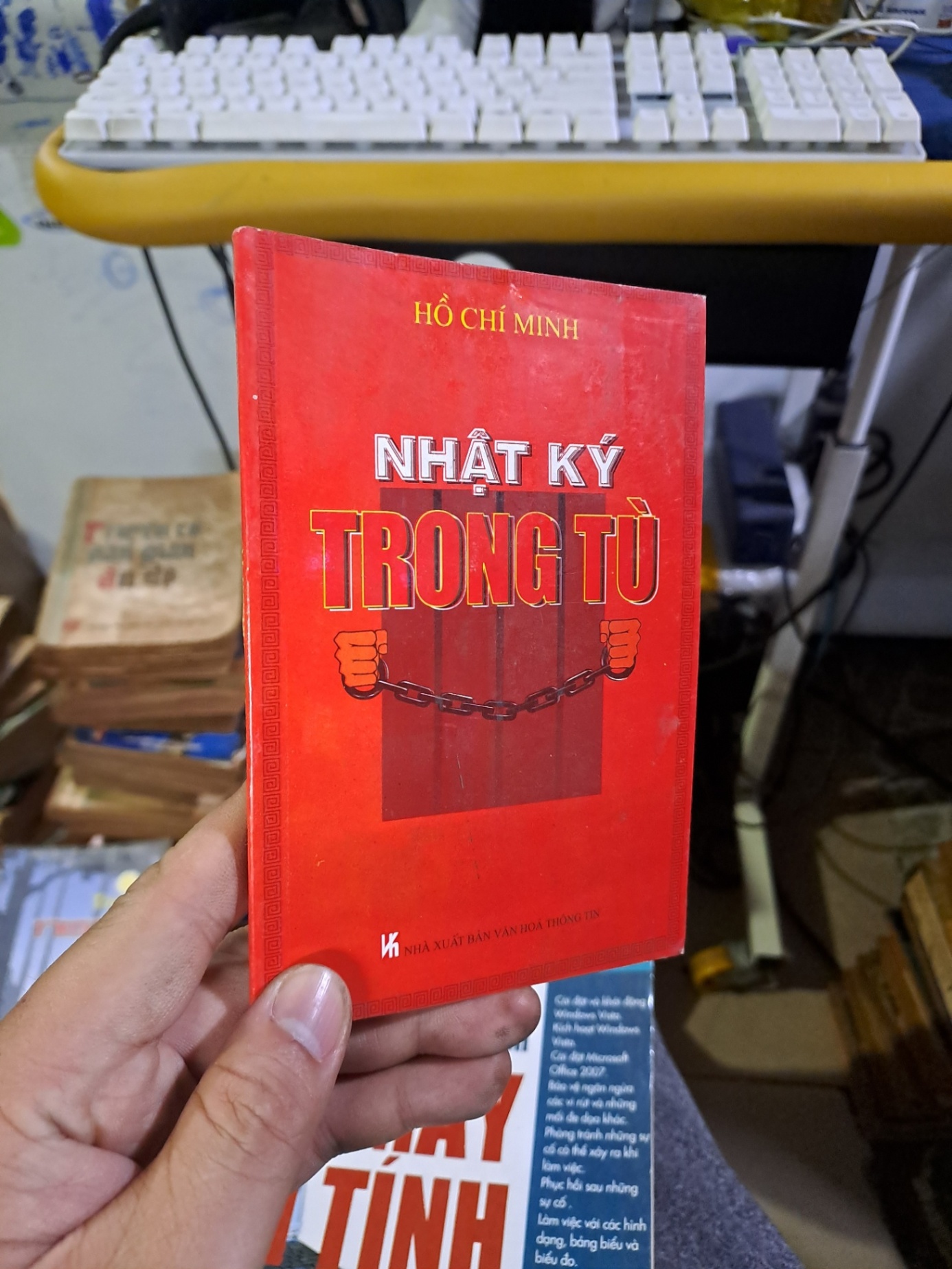 Nhật ký trong tù Hồ Chí Minh mới 80% ố khổ nhỏ 2010 Văn học Việt Nam HCM1709 (NSX)