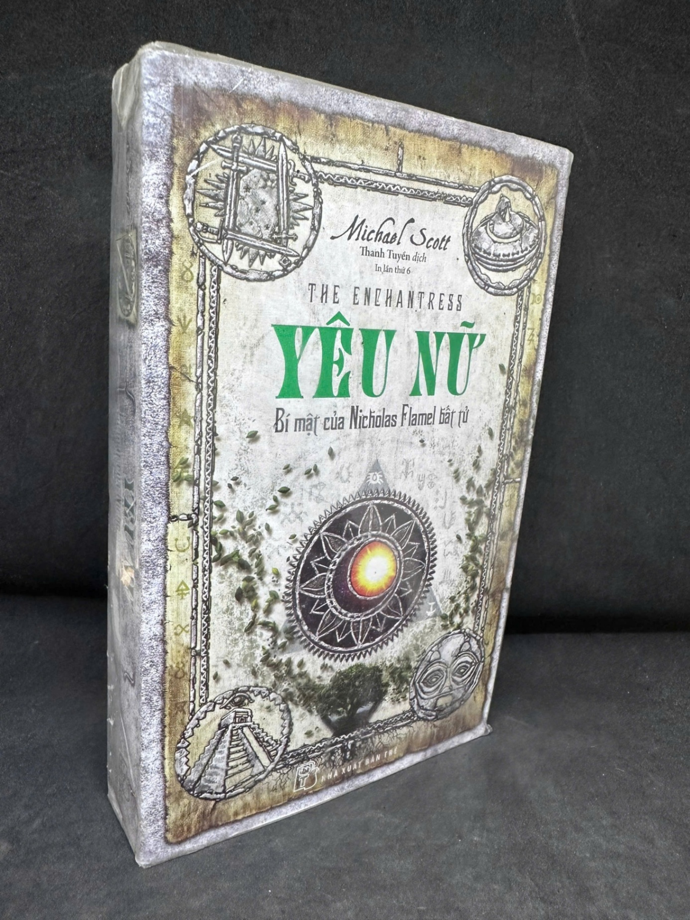 [Phiên Chợ Sách Cũ] Yêu Nữ - Bí Mật Của Nicholas Flamel Bất Tử - Michael Scott, 2018 S1809 SBM