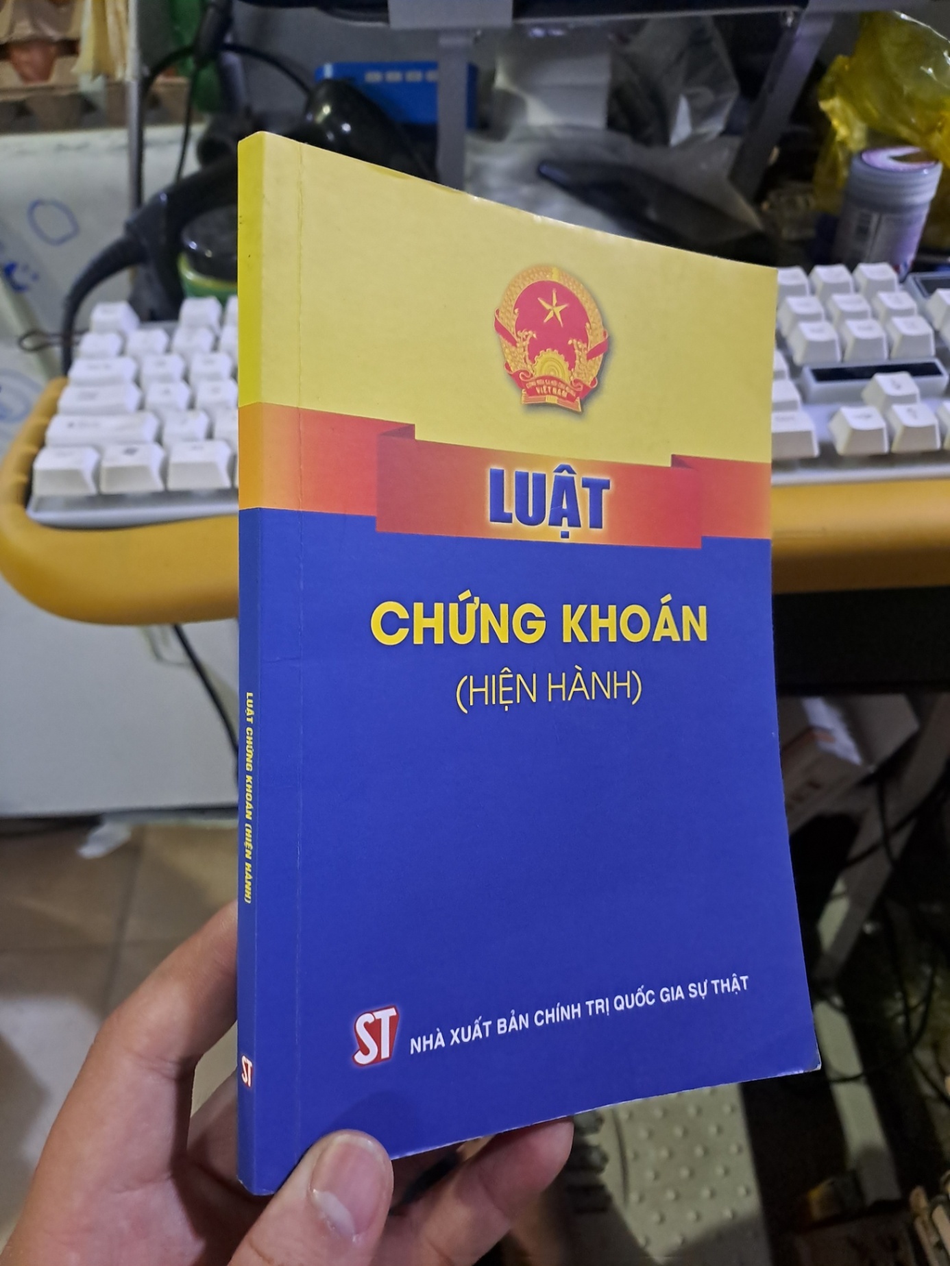 Luật chứng khoán mới 90% 2022 GIÁO TRÌNH, CHUYÊN MÔN HCM1709 (NSX)