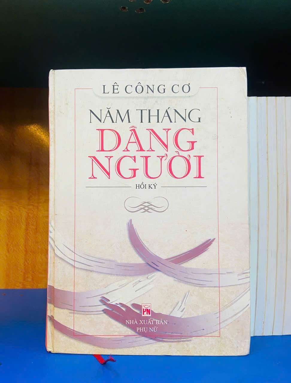 Năm tháng dâng người - Lê Công Cơ - VĂN HỌC - Văn võ - VAVO3110-62
