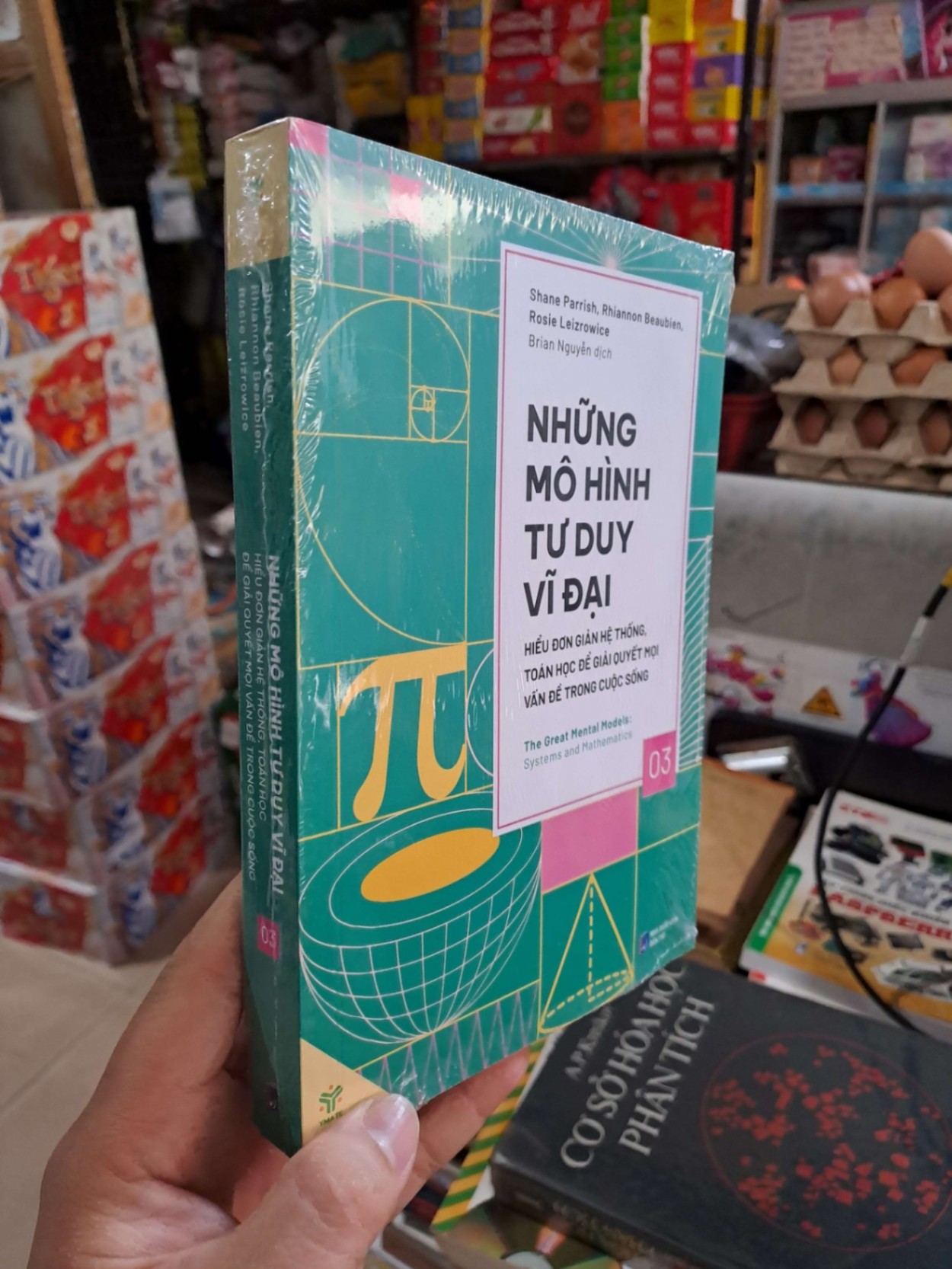 Những Mô Hình Tư Duy Vĩ Đại 03 (Hiểu Đơn Giản Hệ Thống, Toán Học Để Giải Quyết Mọi Vấn Đề Trong Cuộc Sống) - Shane Parrish, Rhiannon Beaubien, Rosie Leizrowice - mới 100% - KỸ NĂNG - HCM3012 (NSX)