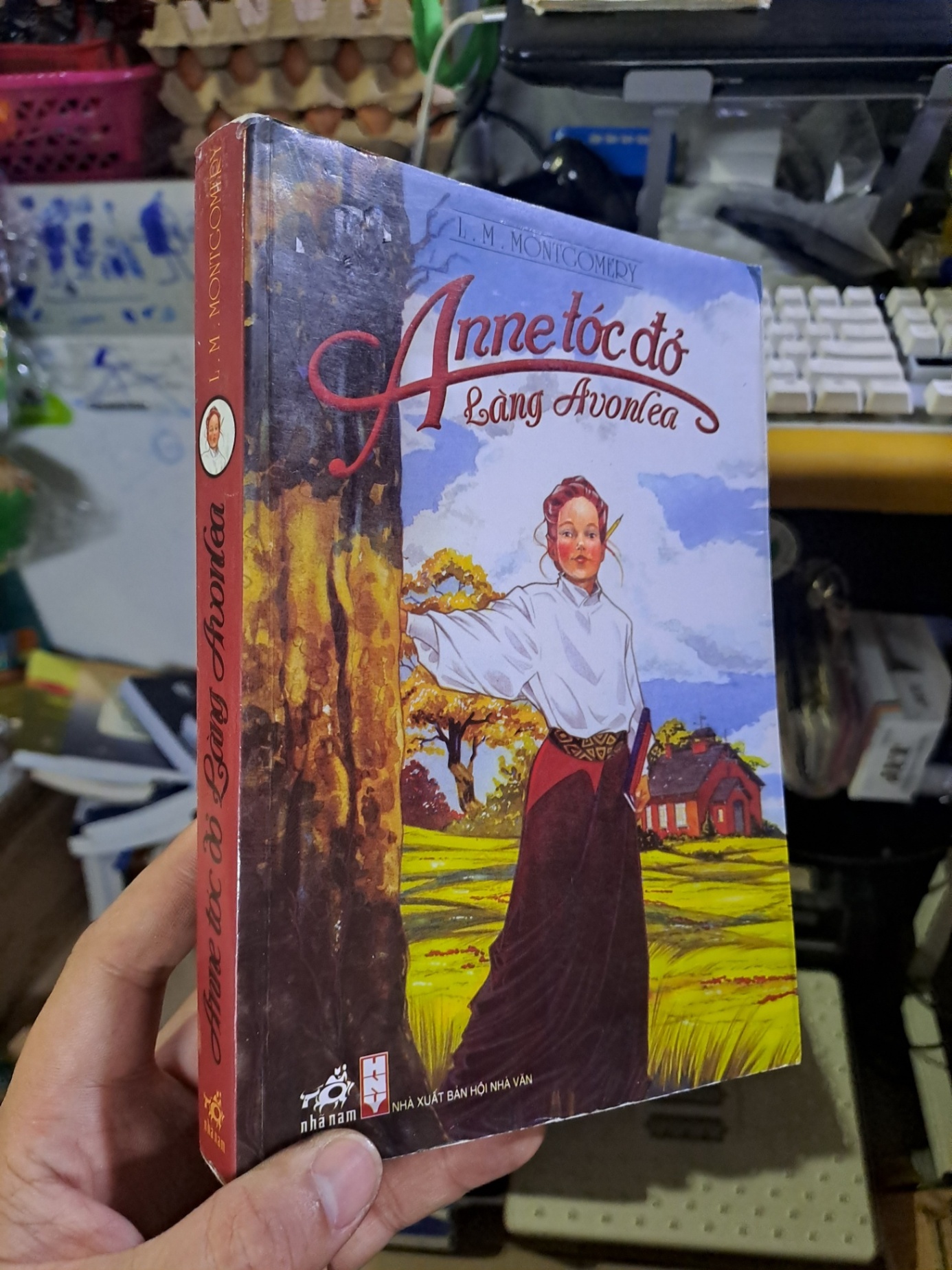 Anne tóc đỏ làng Avonlea 2012 mới 80% mốc đen bên ngoài Văn học nước ngoài HCM1709 (NSX)